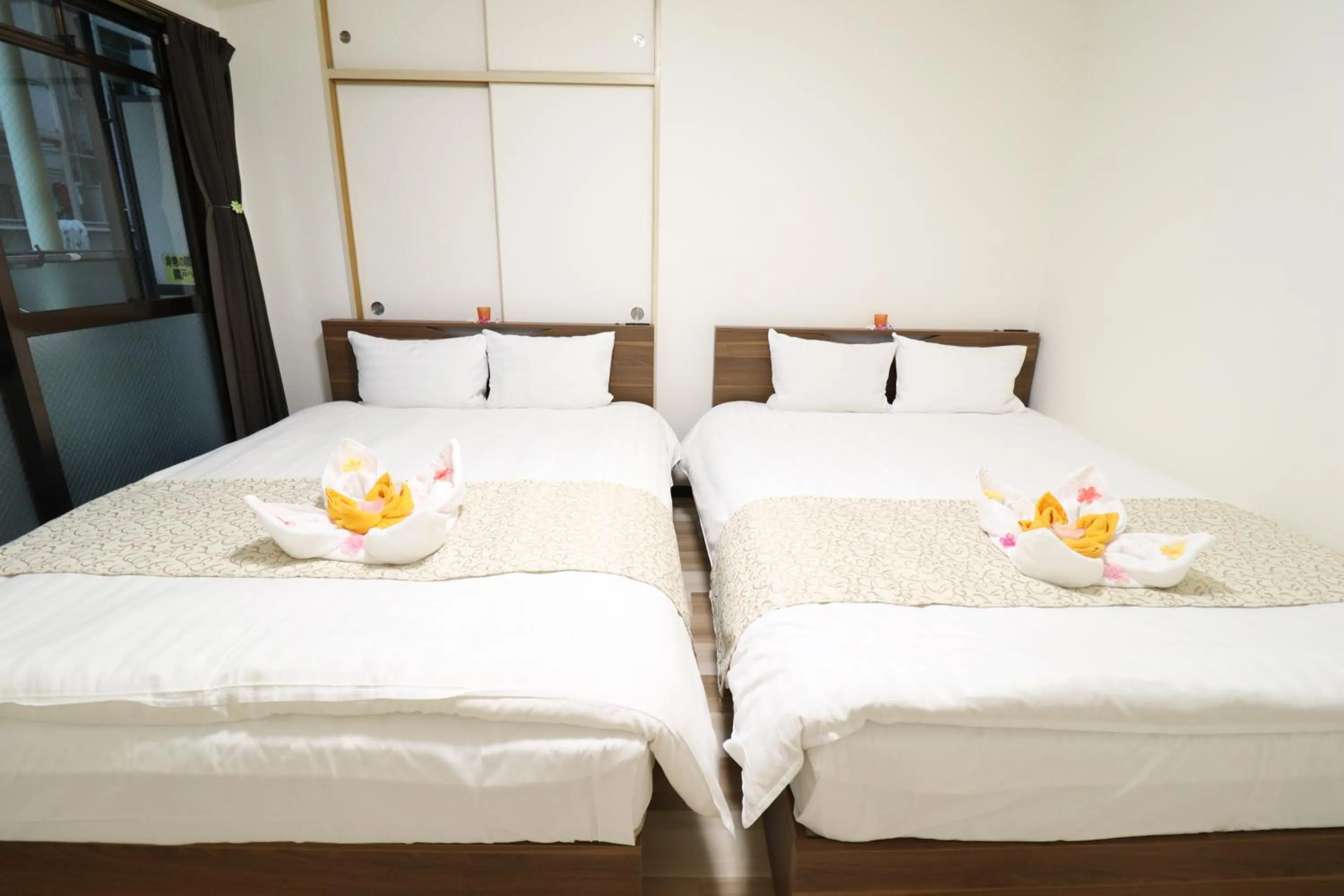 Bed in Court Saiwaicho