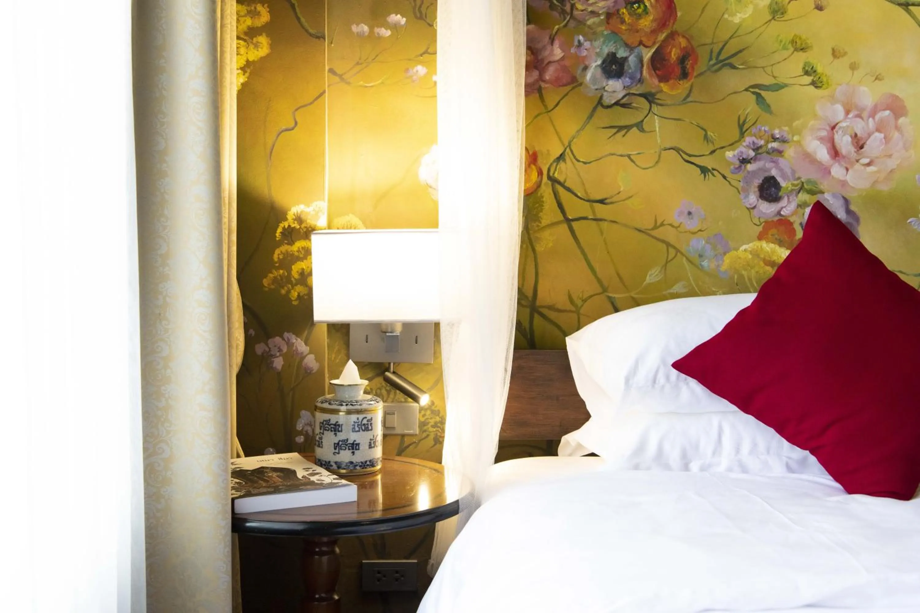 Bedroom, Bed in Dhevi Bangkok Hotel