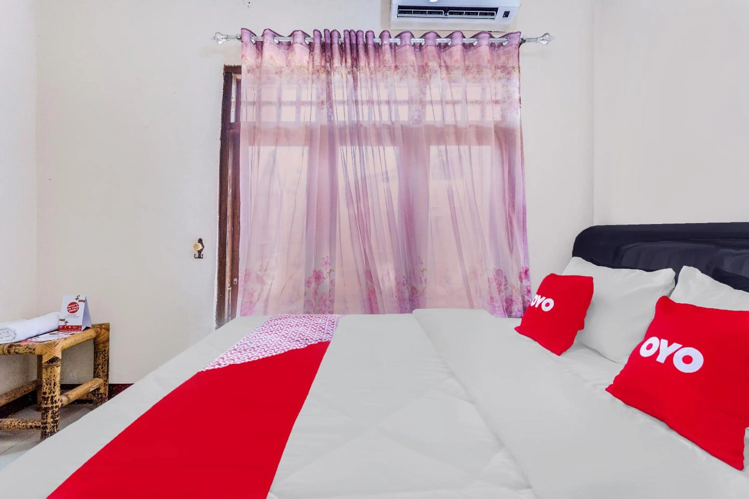 Bedroom, Bed in Hotel O Telone Bungalow