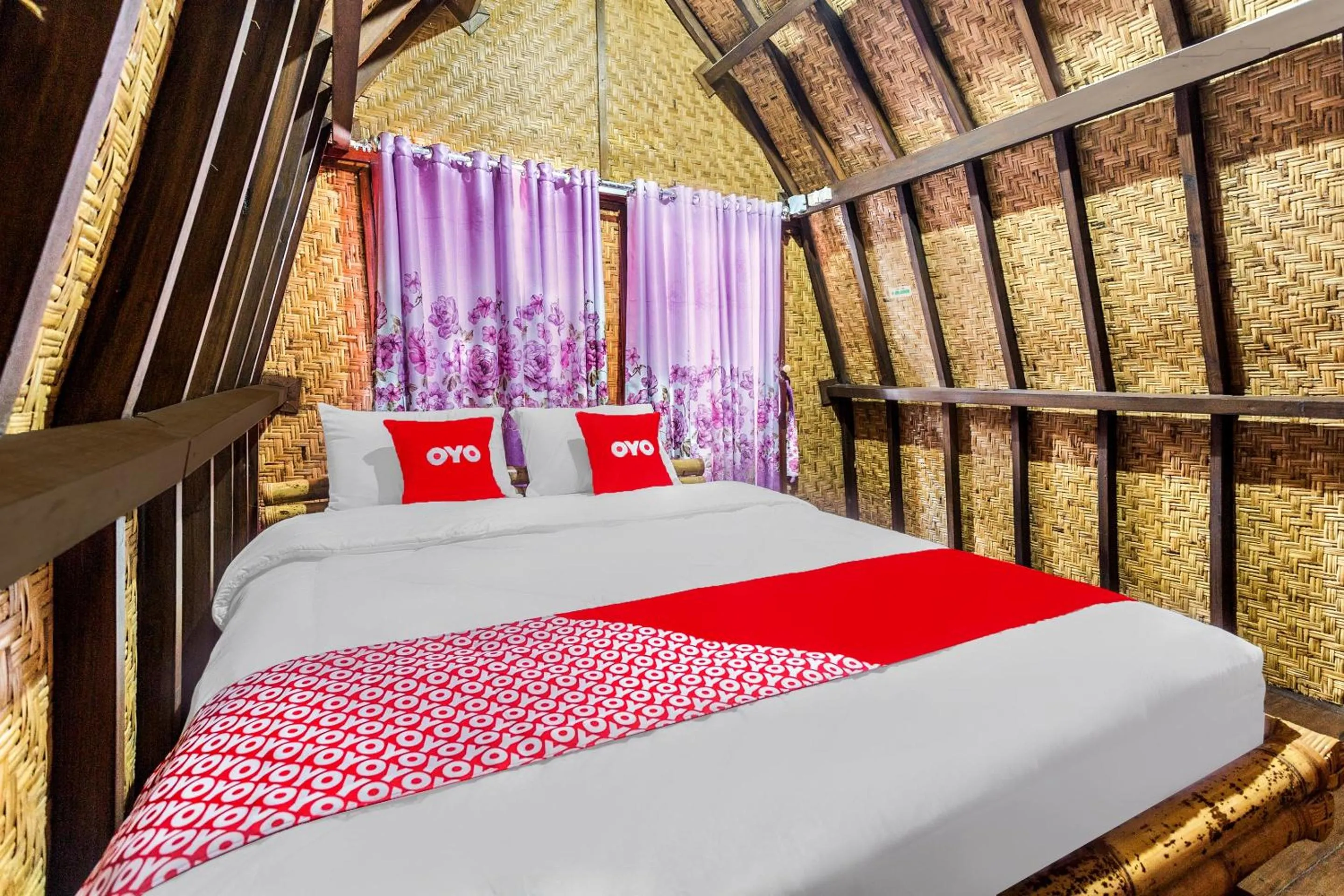 Bedroom, Bed in Hotel O Telone Bungalow