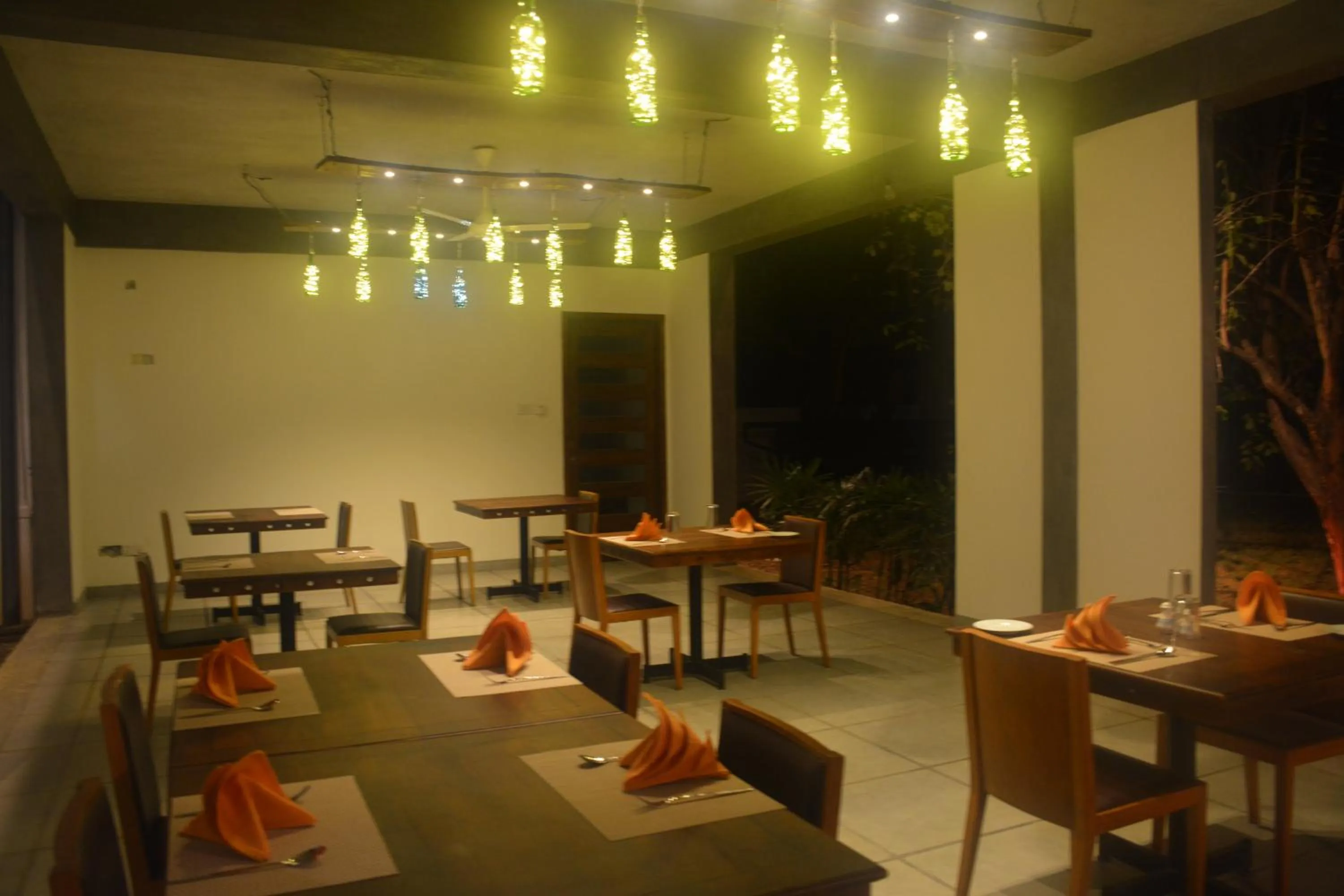 Restaurant/places to eat in Royal Tusker Hotel