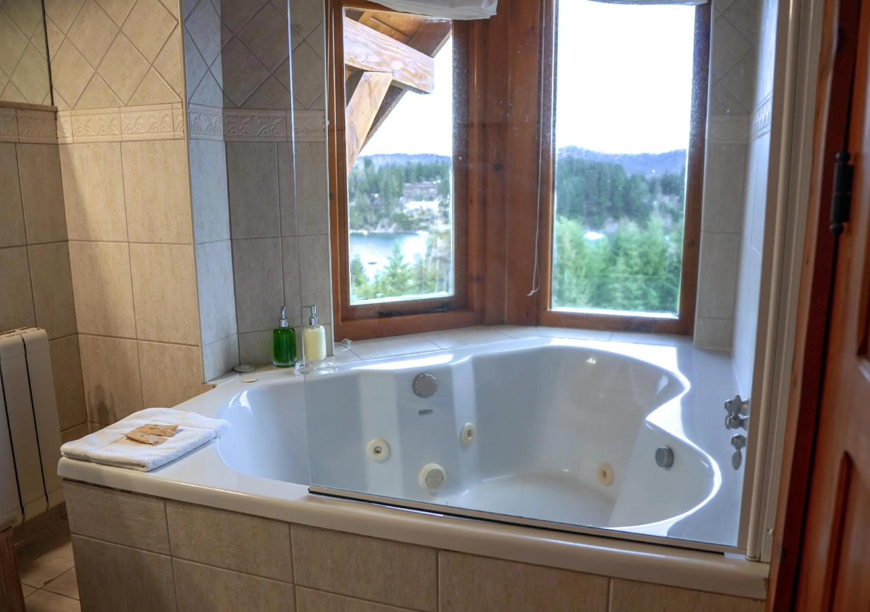 Hot Tub in El Bosque by DOT Tradition