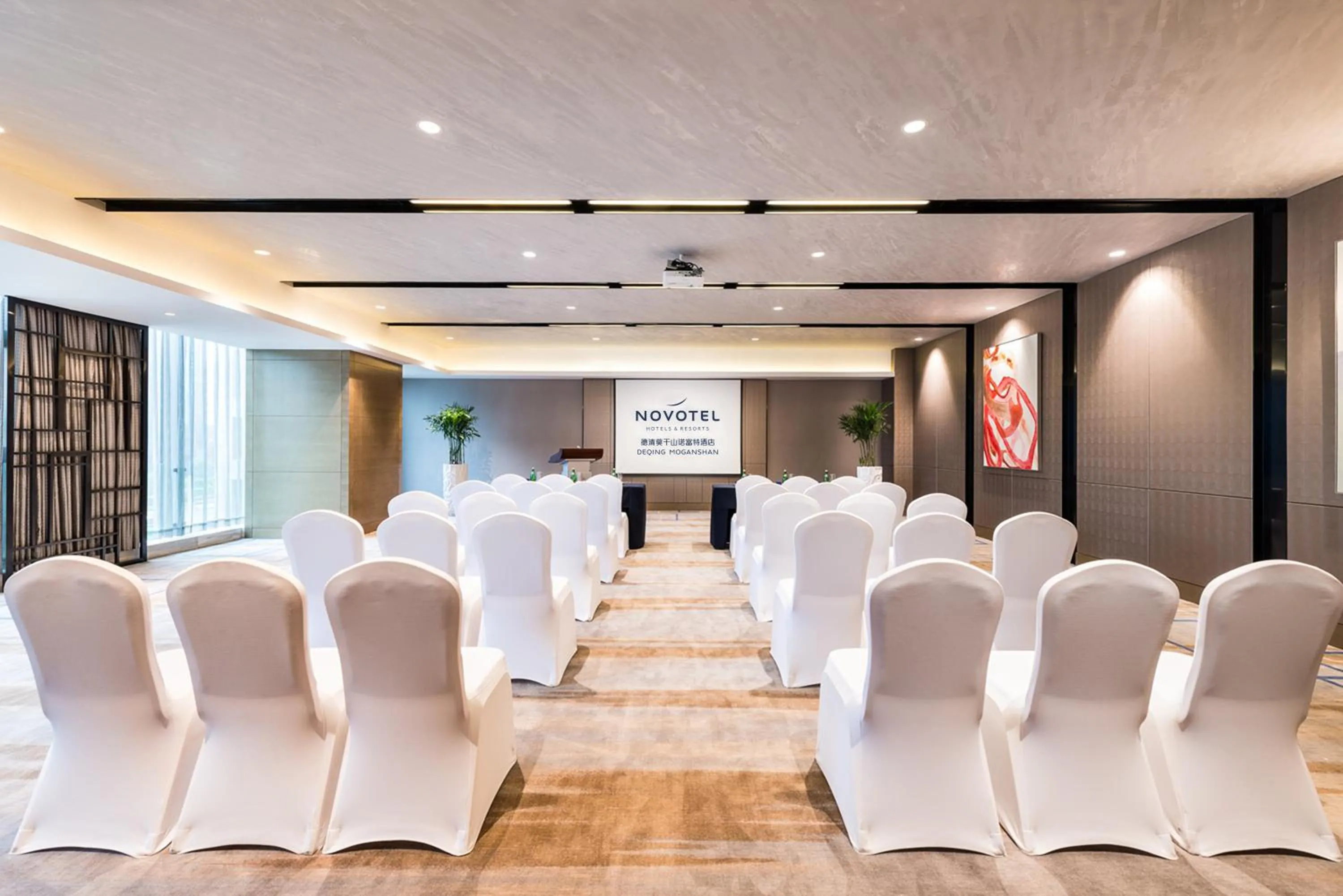 Meeting/conference room in Novotel Deqing Moganshan