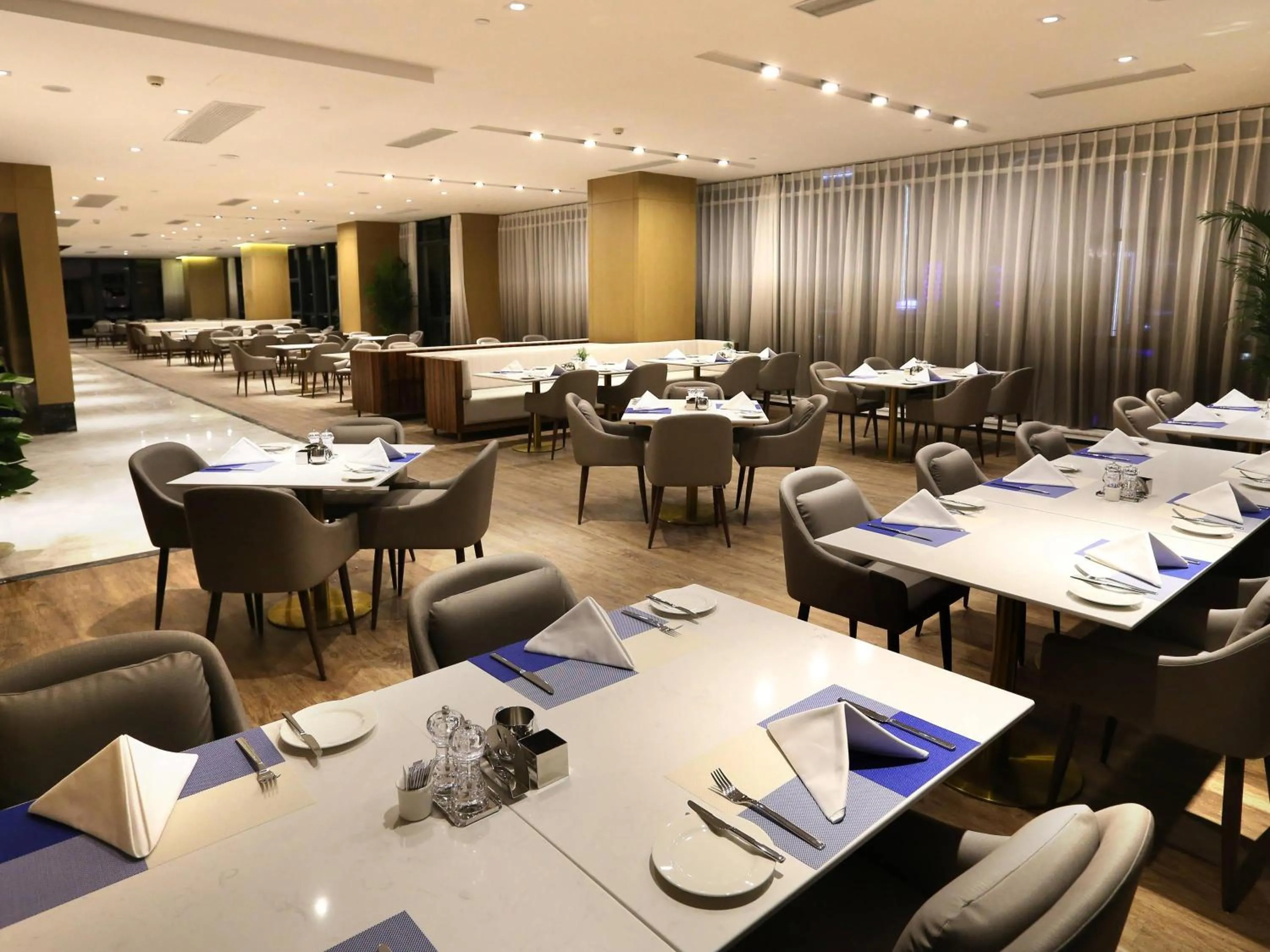 Restaurant/places to eat in Novotel Deqing Moganshan