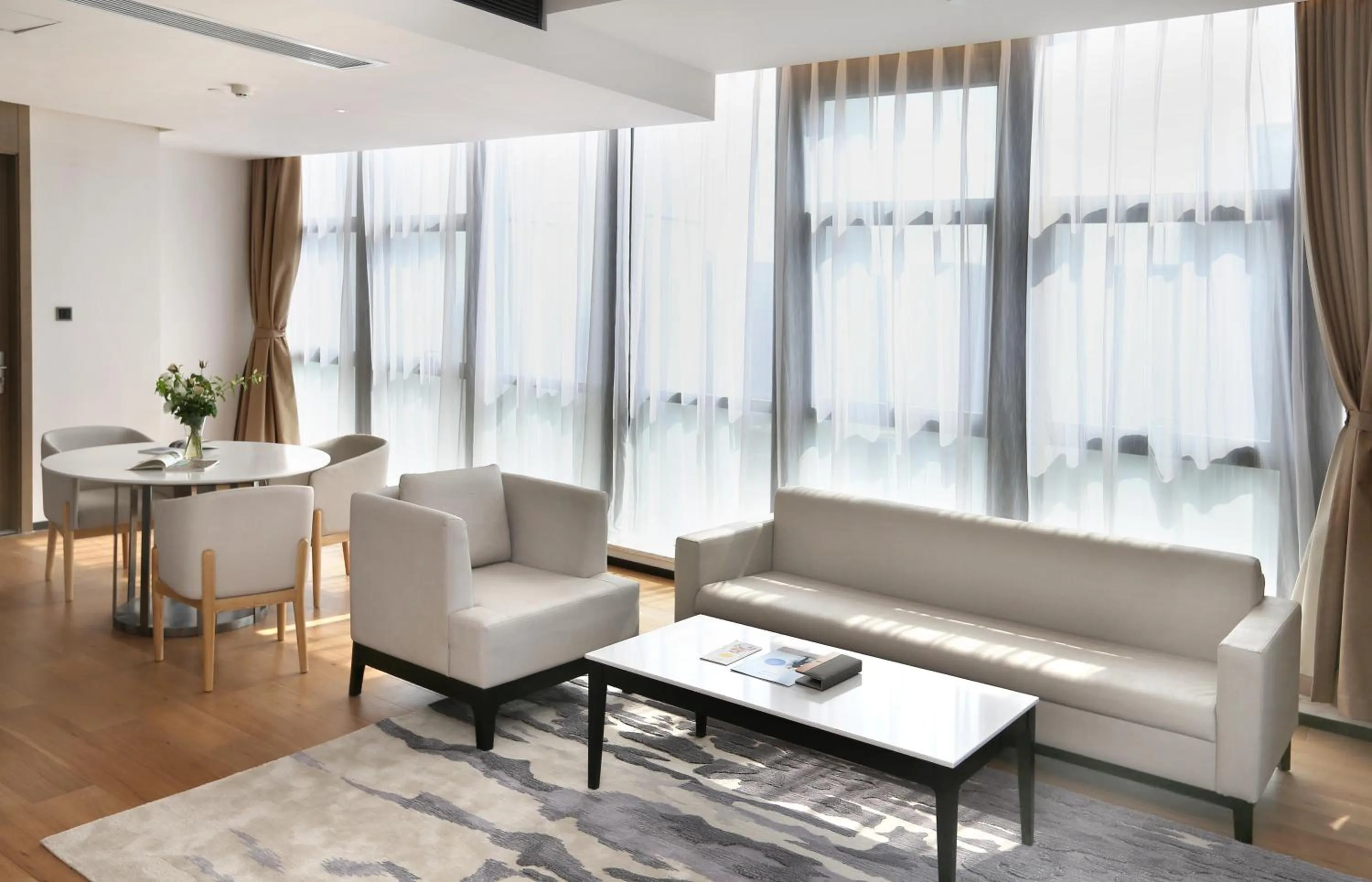 Living room in Novotel Deqing Moganshan