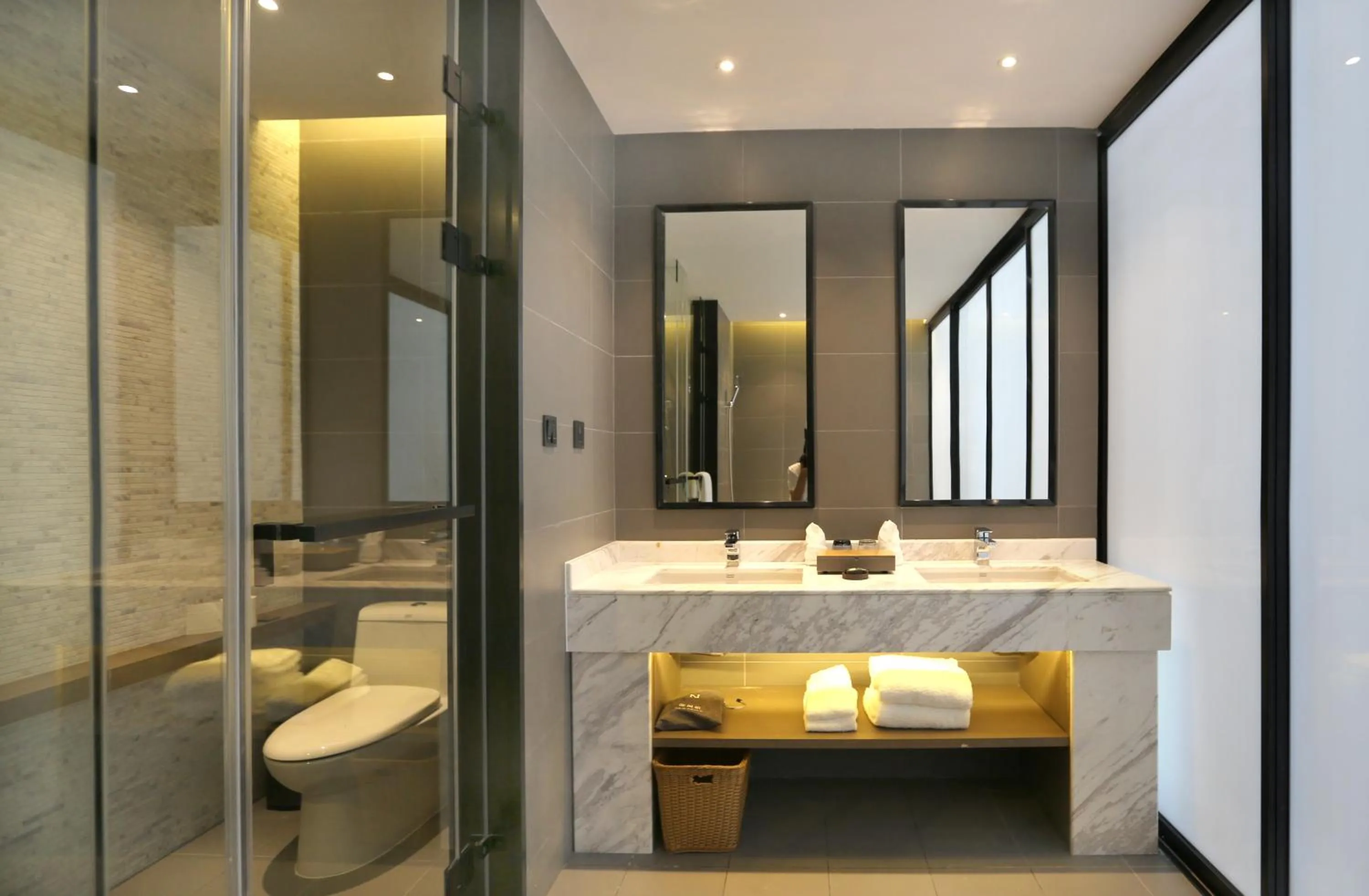 Shower in Novotel Deqing Moganshan