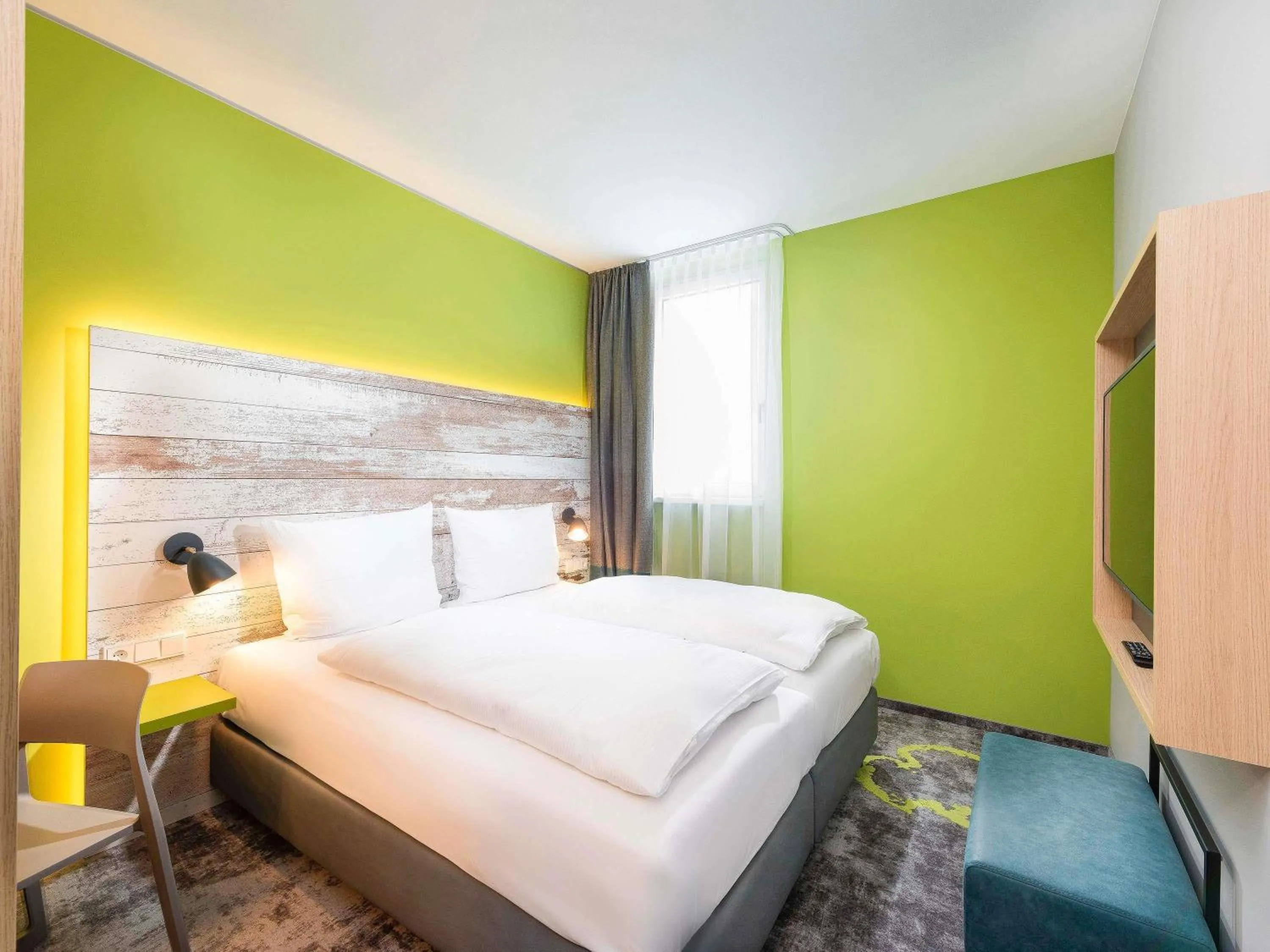Property building, Bed in ibis Styles Stuttgart Vaihingen