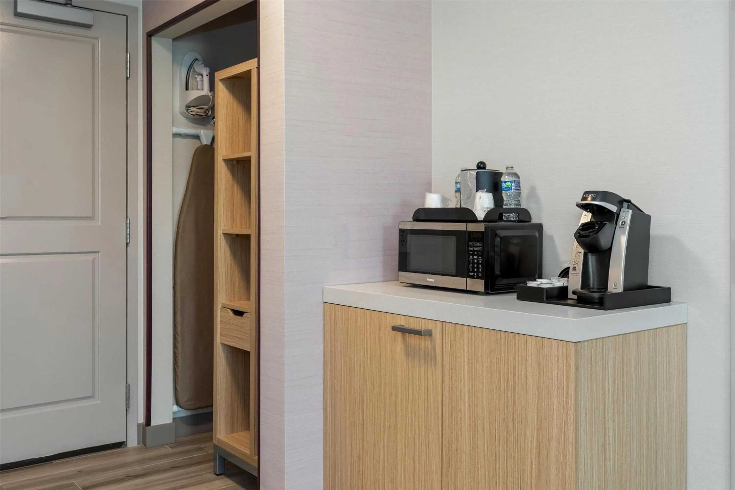 Photo of the whole room in Hilton Garden Inn Auburn