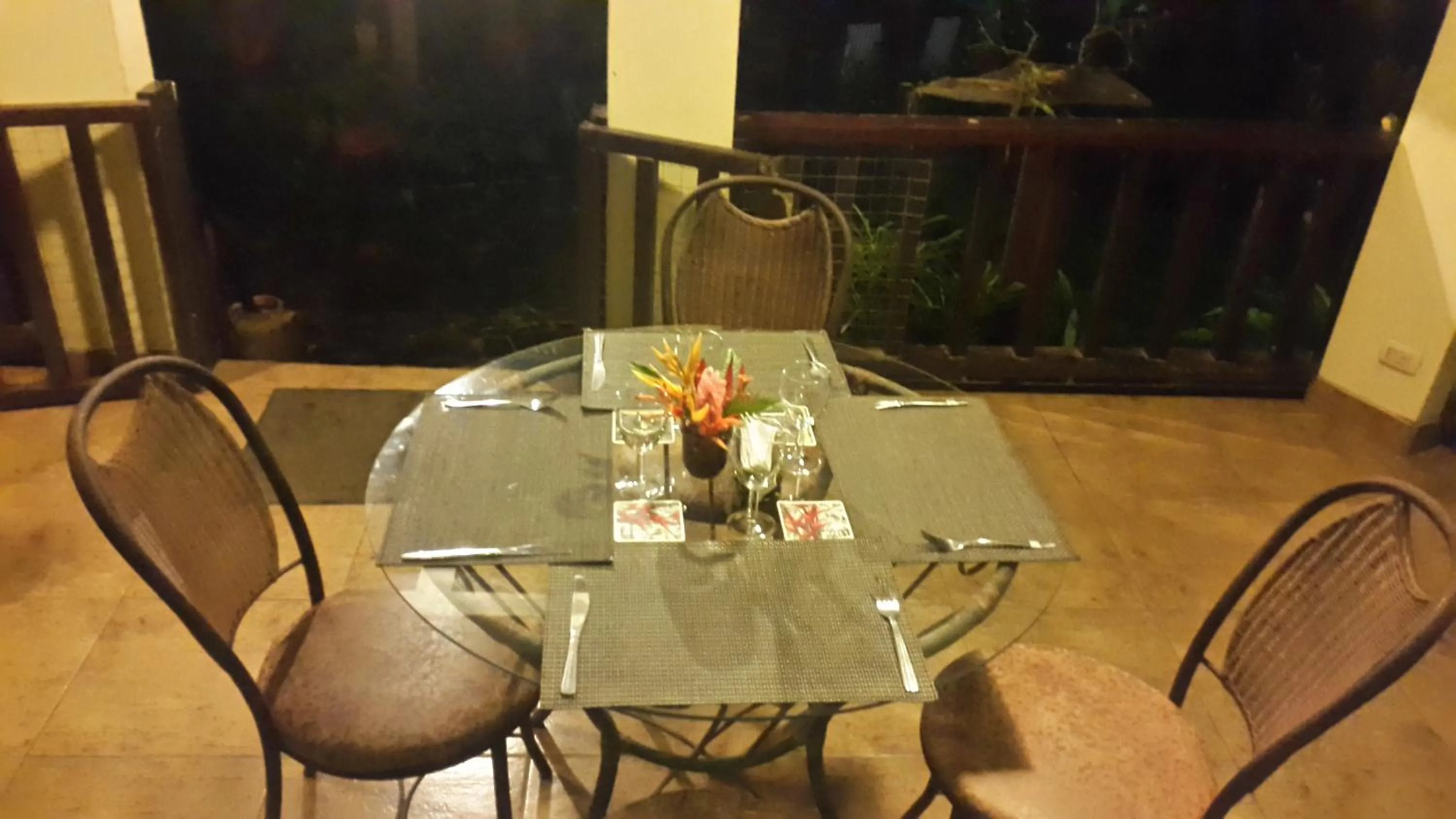 Restaurant/places to eat in Heliconia Island