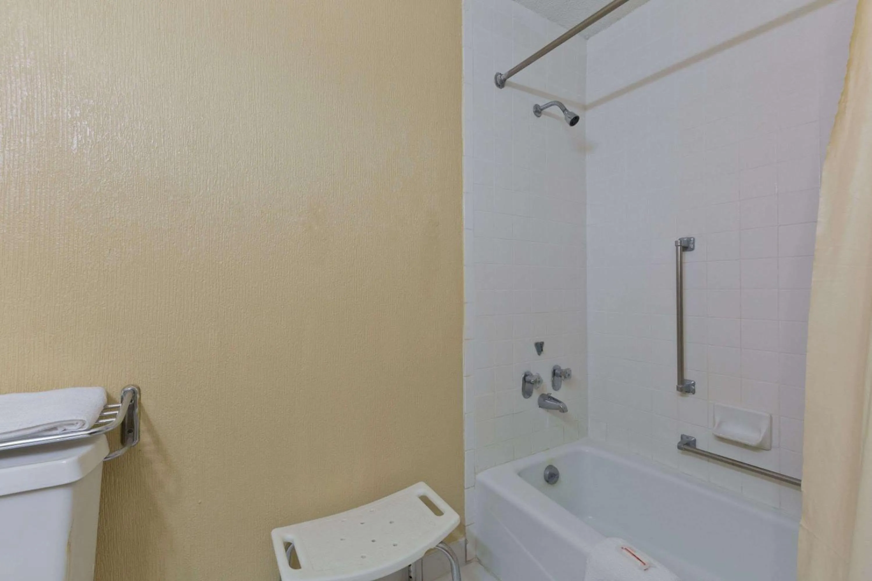 Photo of the whole room in Knights Inn Brenham