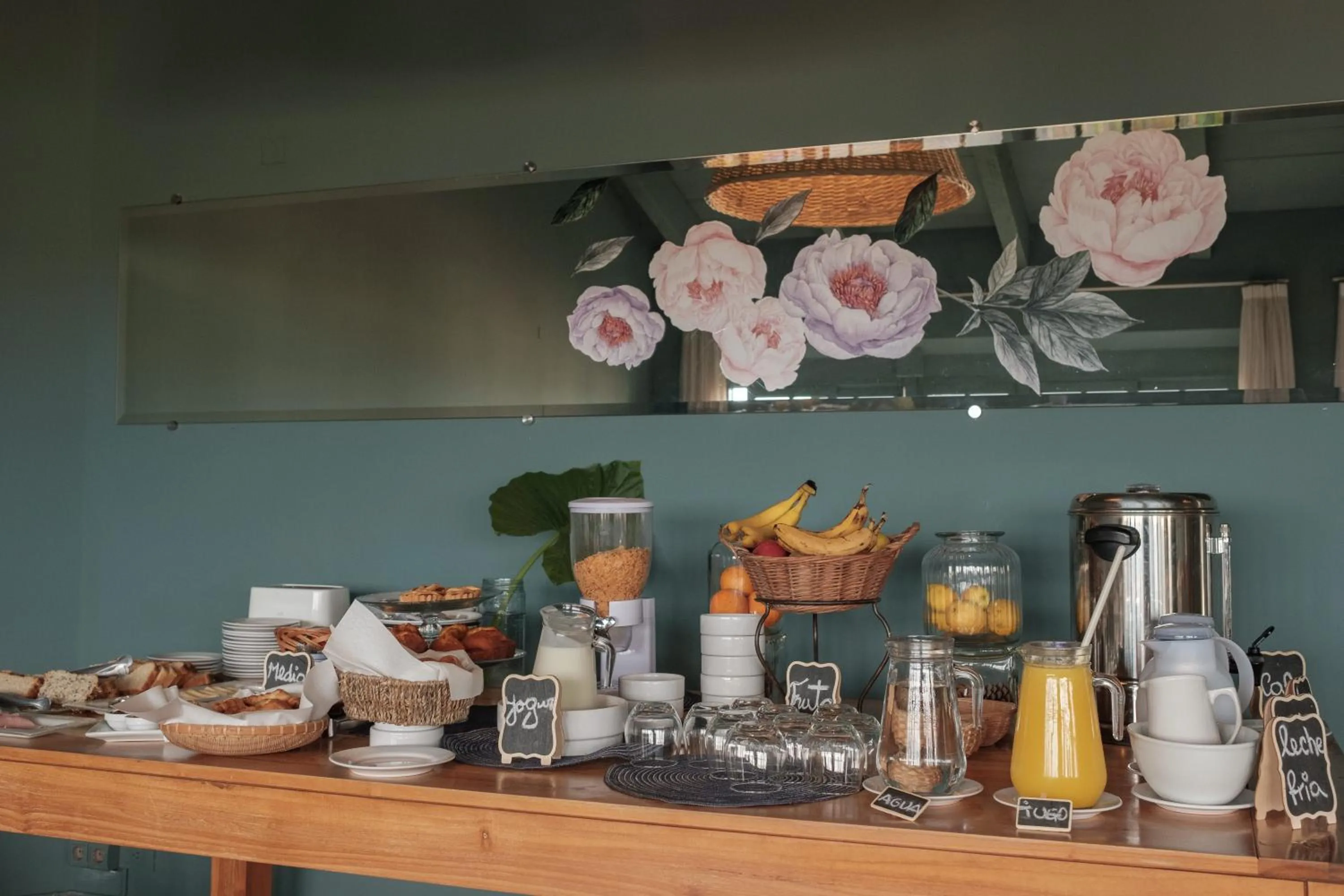 Buffet breakfast in Posada Plaza Mayor