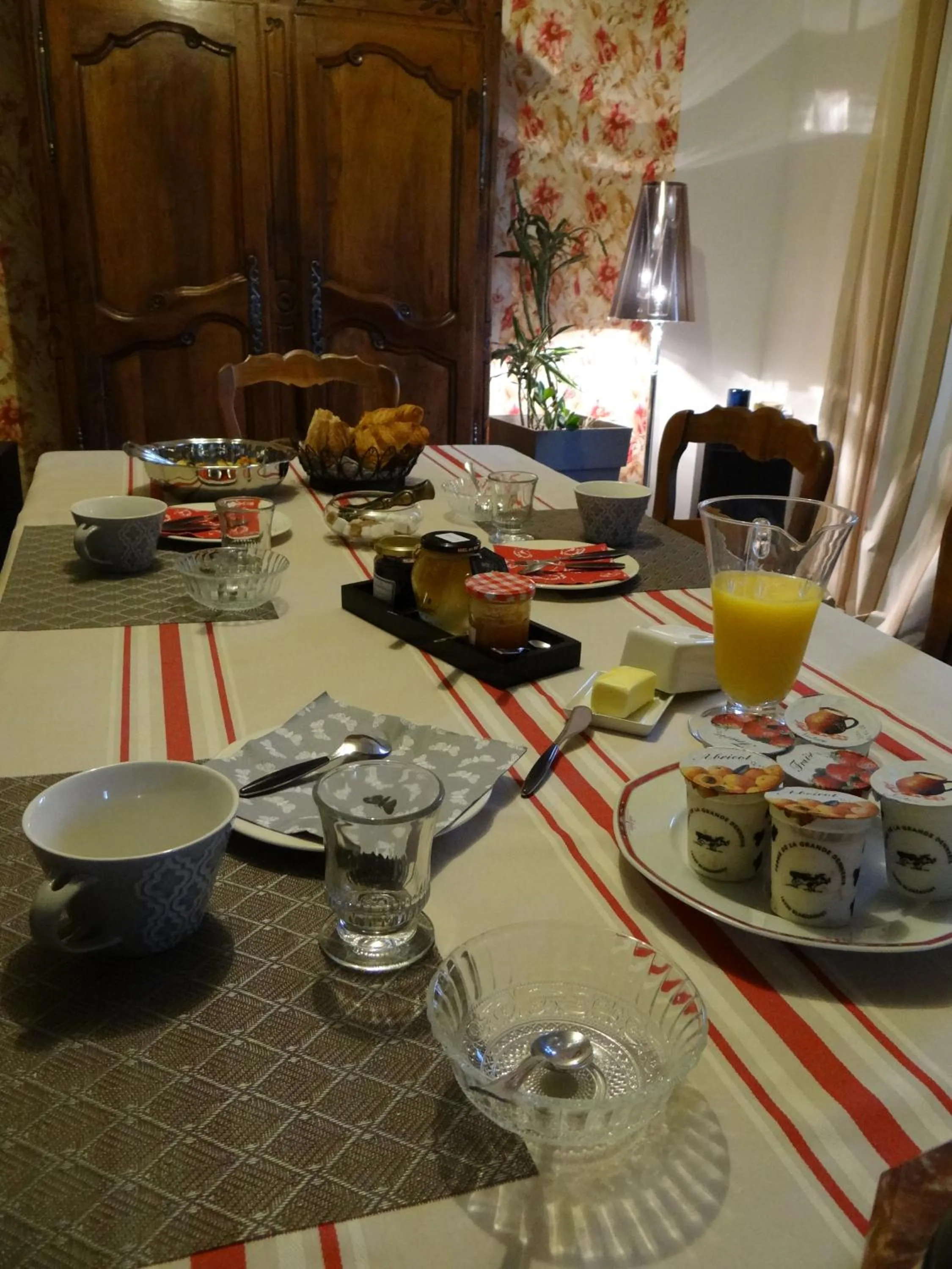 Breakfast in Les Tilleuls - Chambres d'hôtes - La Rochefoucauld