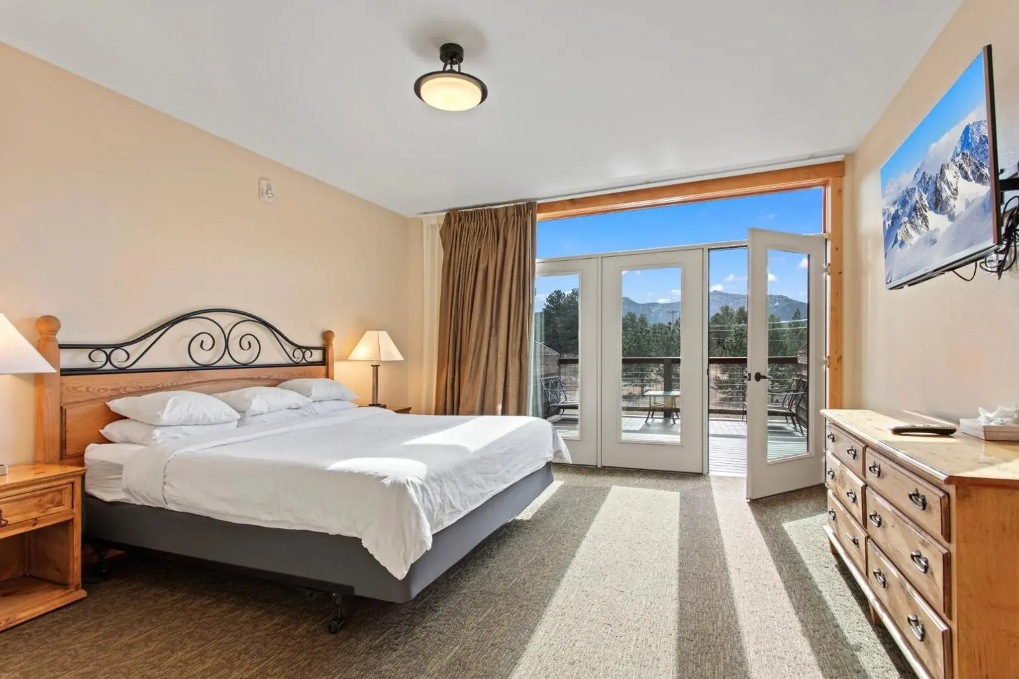 Junior Suite with Balcony in Coyote Mountain Lodge Junior Suite with Balcony in Coyote Mountain Lodge