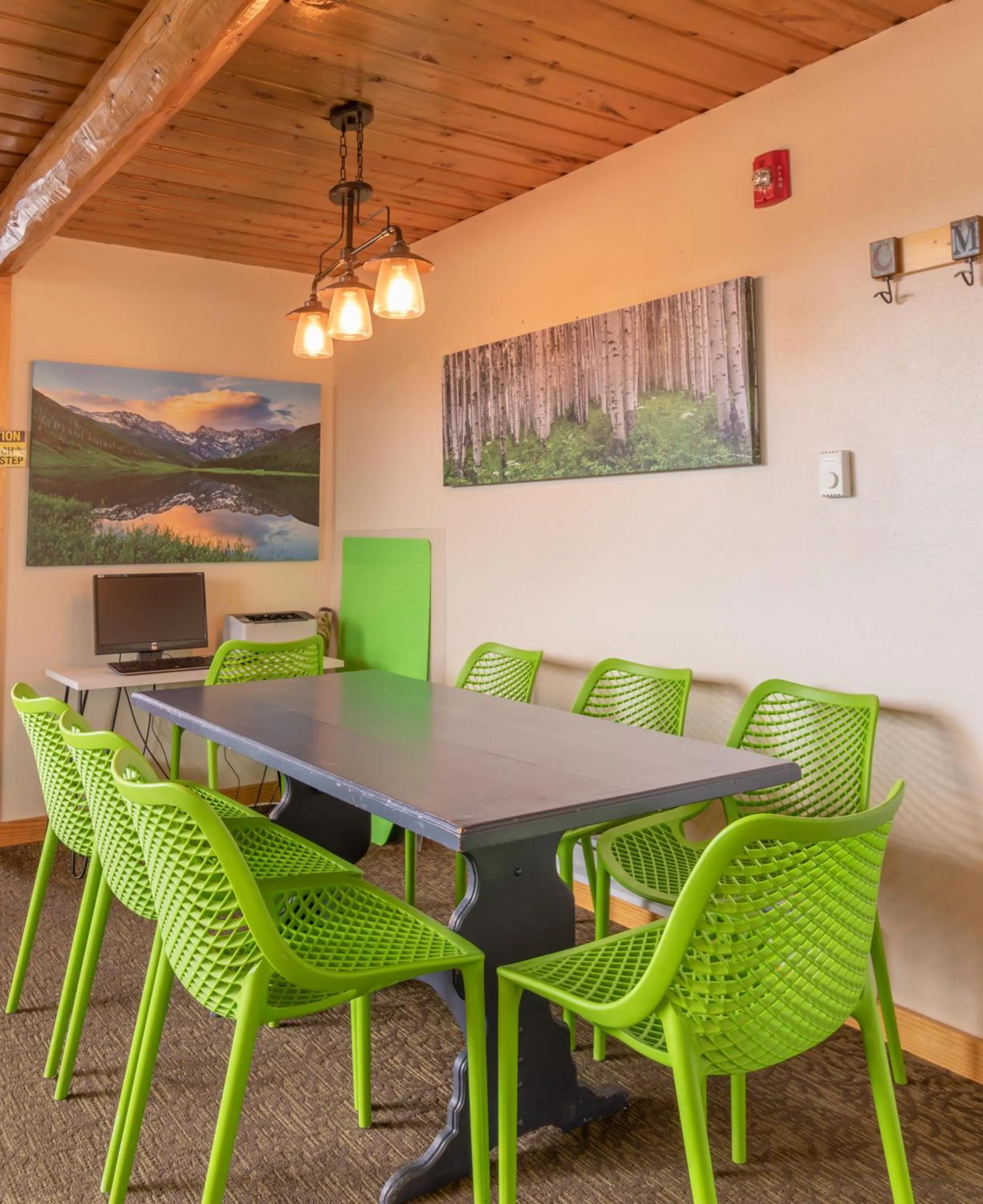 Lobby or reception in Coyote Mountain Lodge