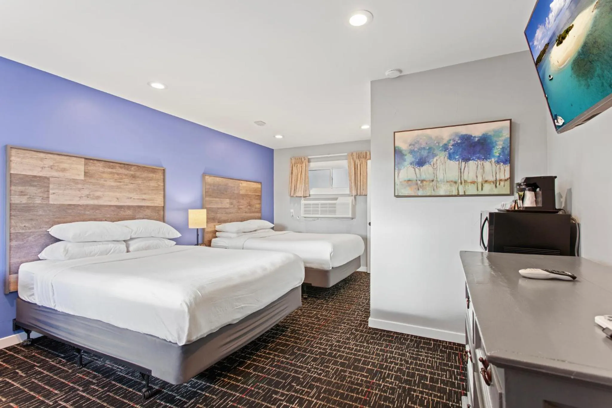 Bed in Coyote Mountain Lodge