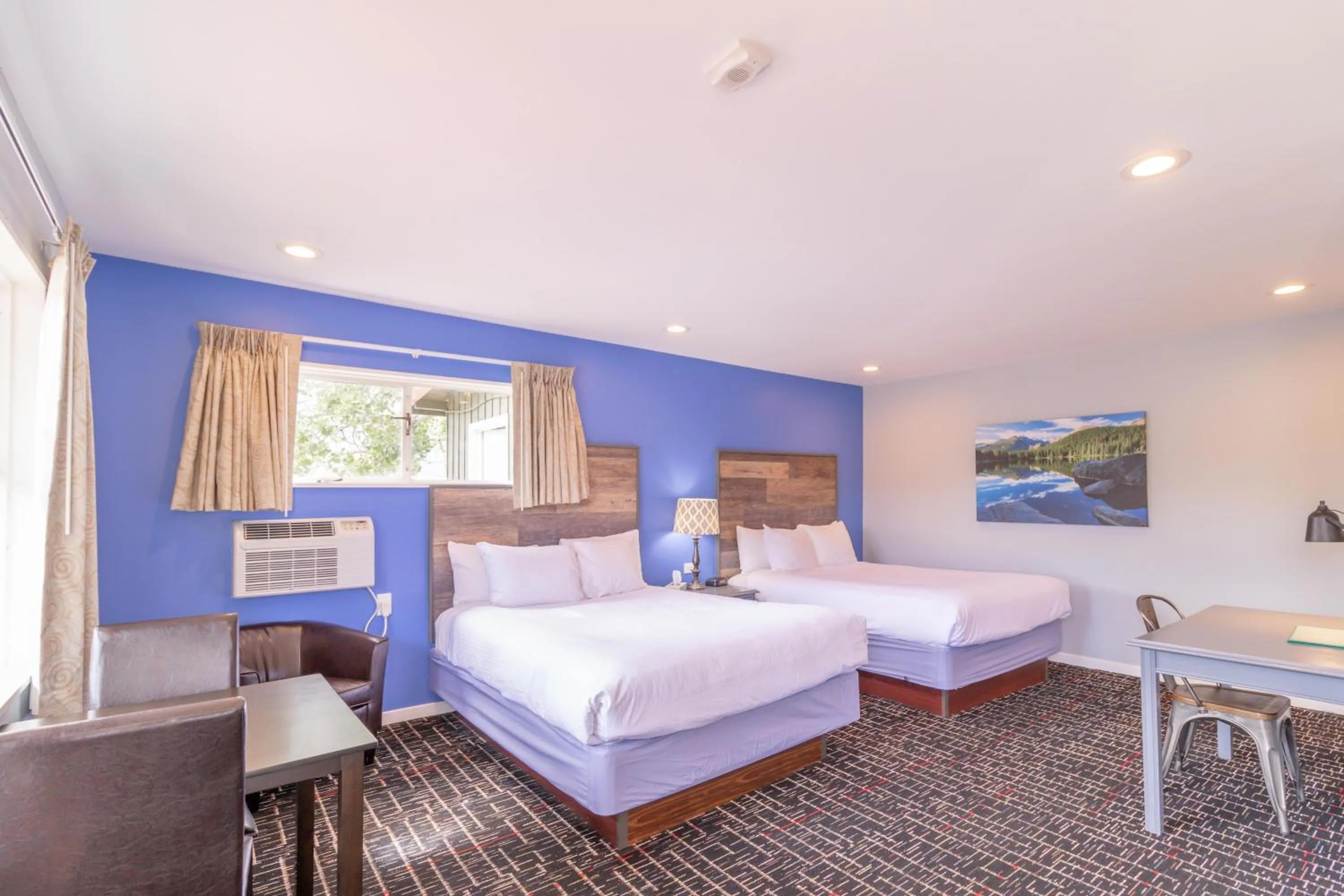 Bed in Coyote Mountain Lodge