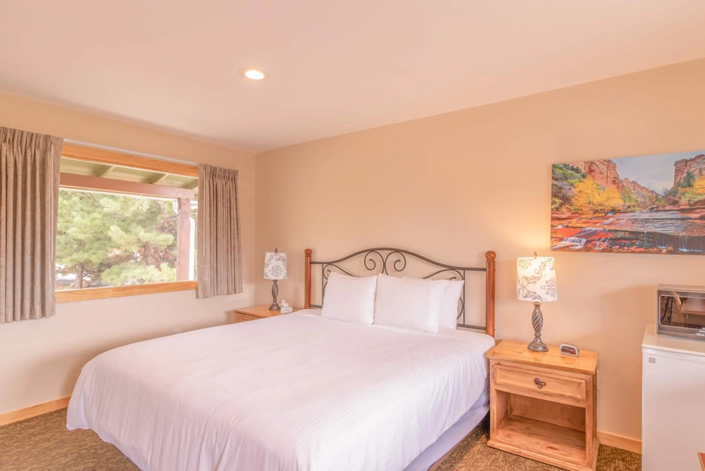 Bed in Coyote Mountain Lodge