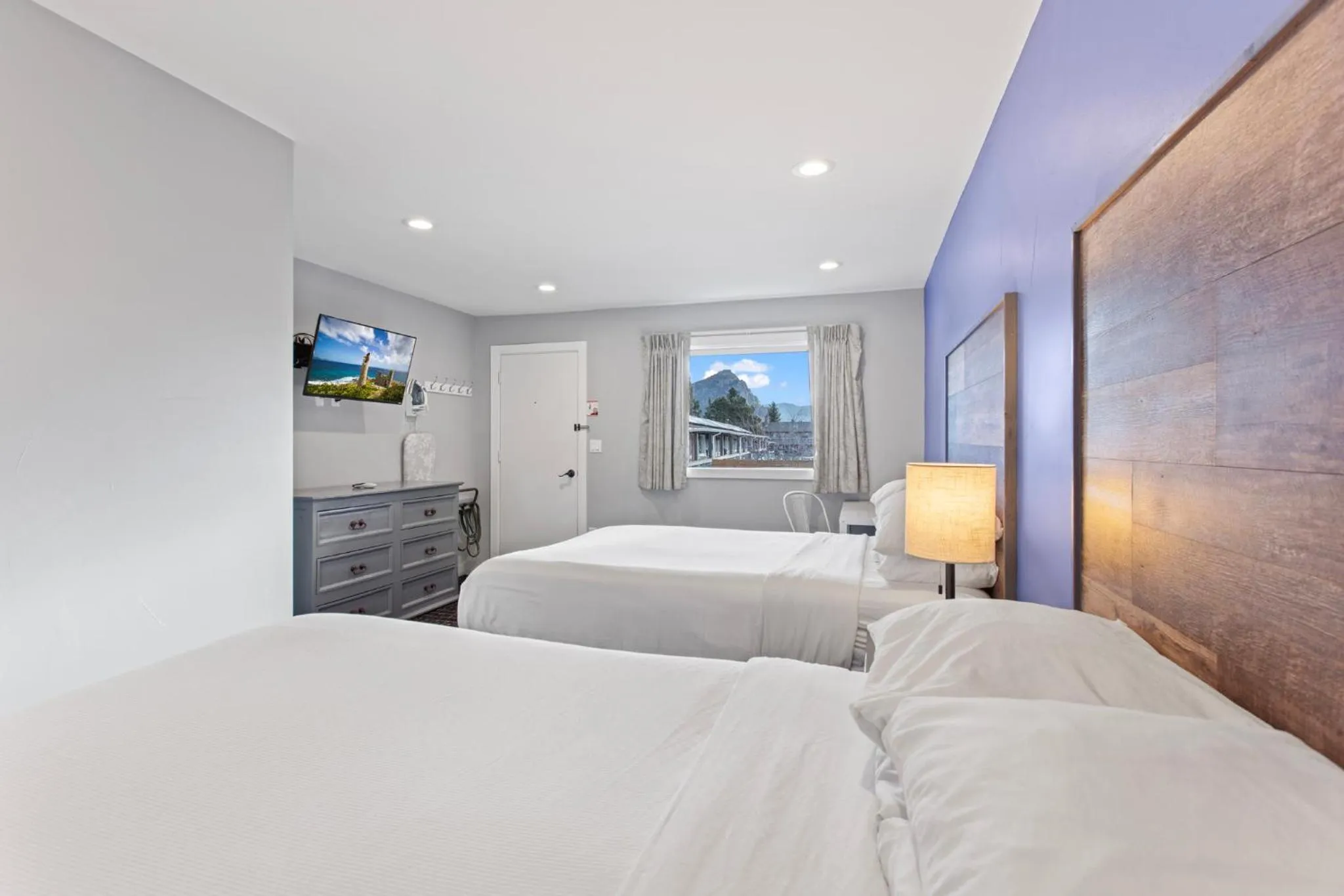 Bed in Coyote Mountain Lodge