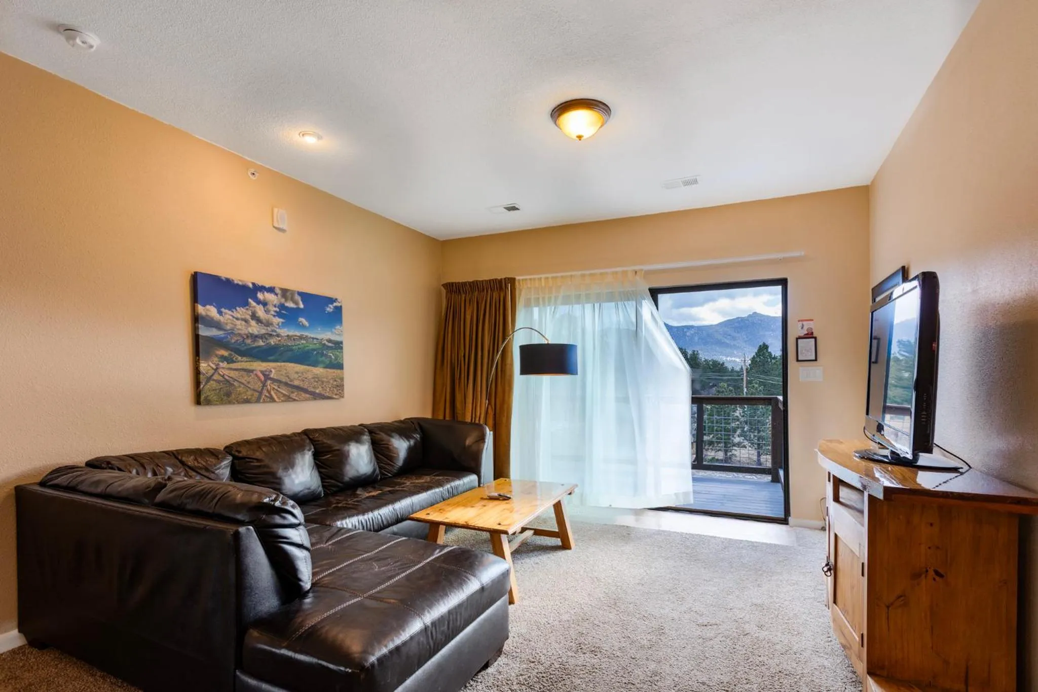 Coyote Mountain Lodge