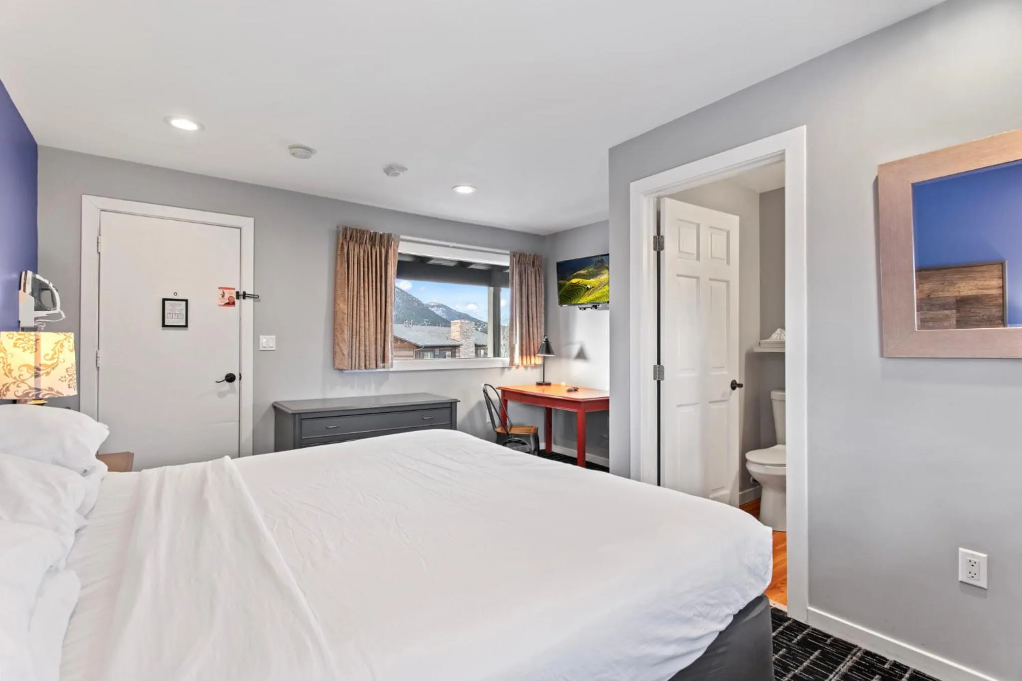 Bed in Coyote Mountain Lodge