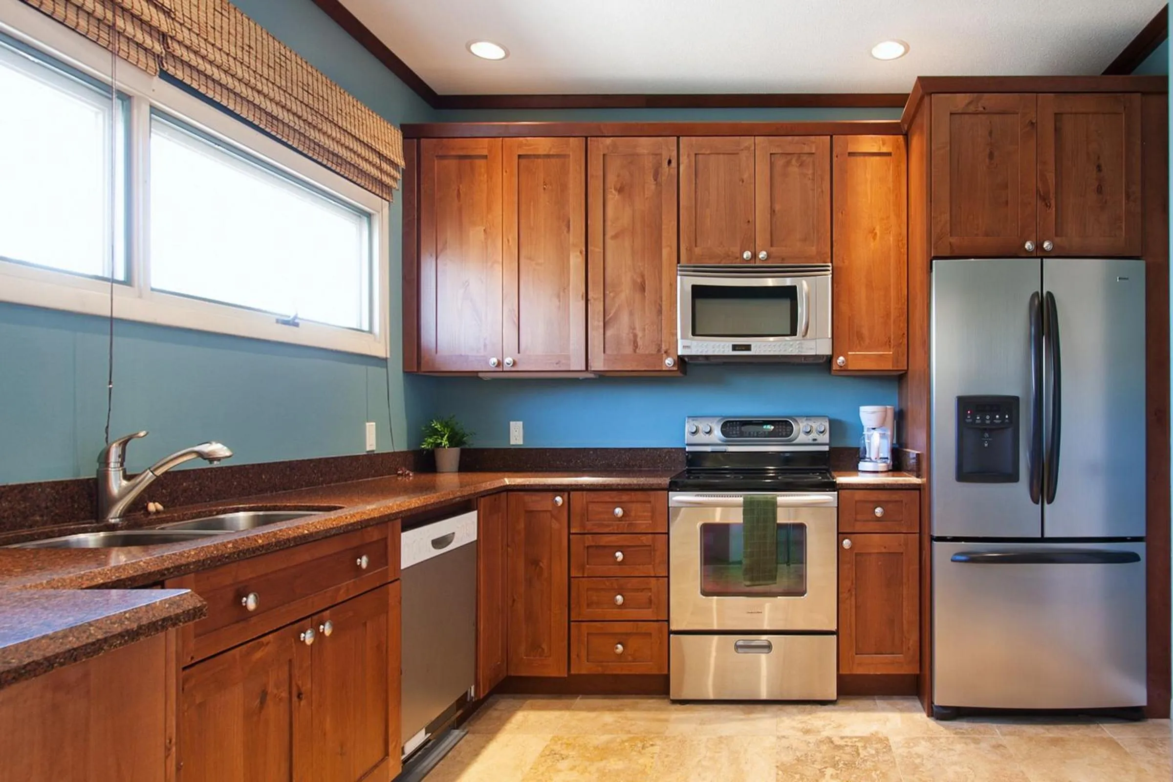 Kitchen or kitchenette in Coyote Mountain Lodge