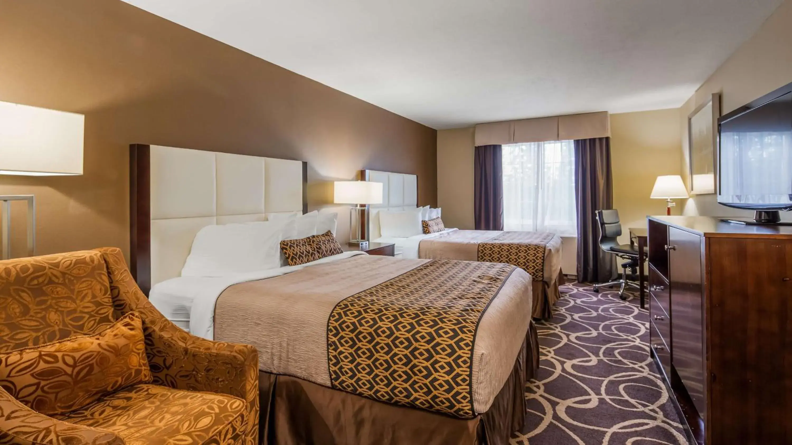 Queen Room with Two Queen Beds - Non-Smoking in Best Western Plus Pioneer Park Inn Queen Room with Two Queen Beds - Non-Smoking in Best Western Plus Pioneer Park Inn