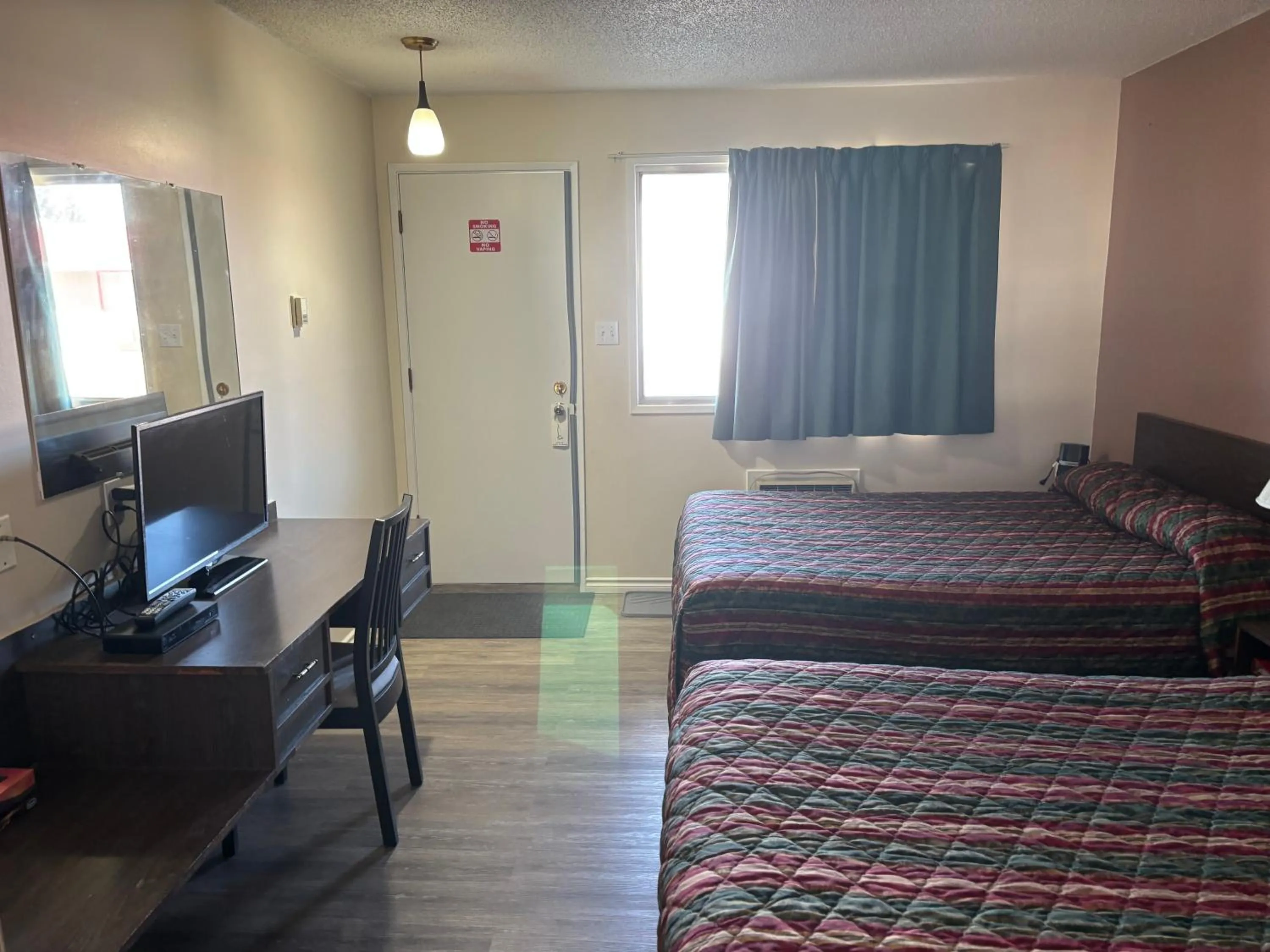 Bed in Viking Lamplighter Motel