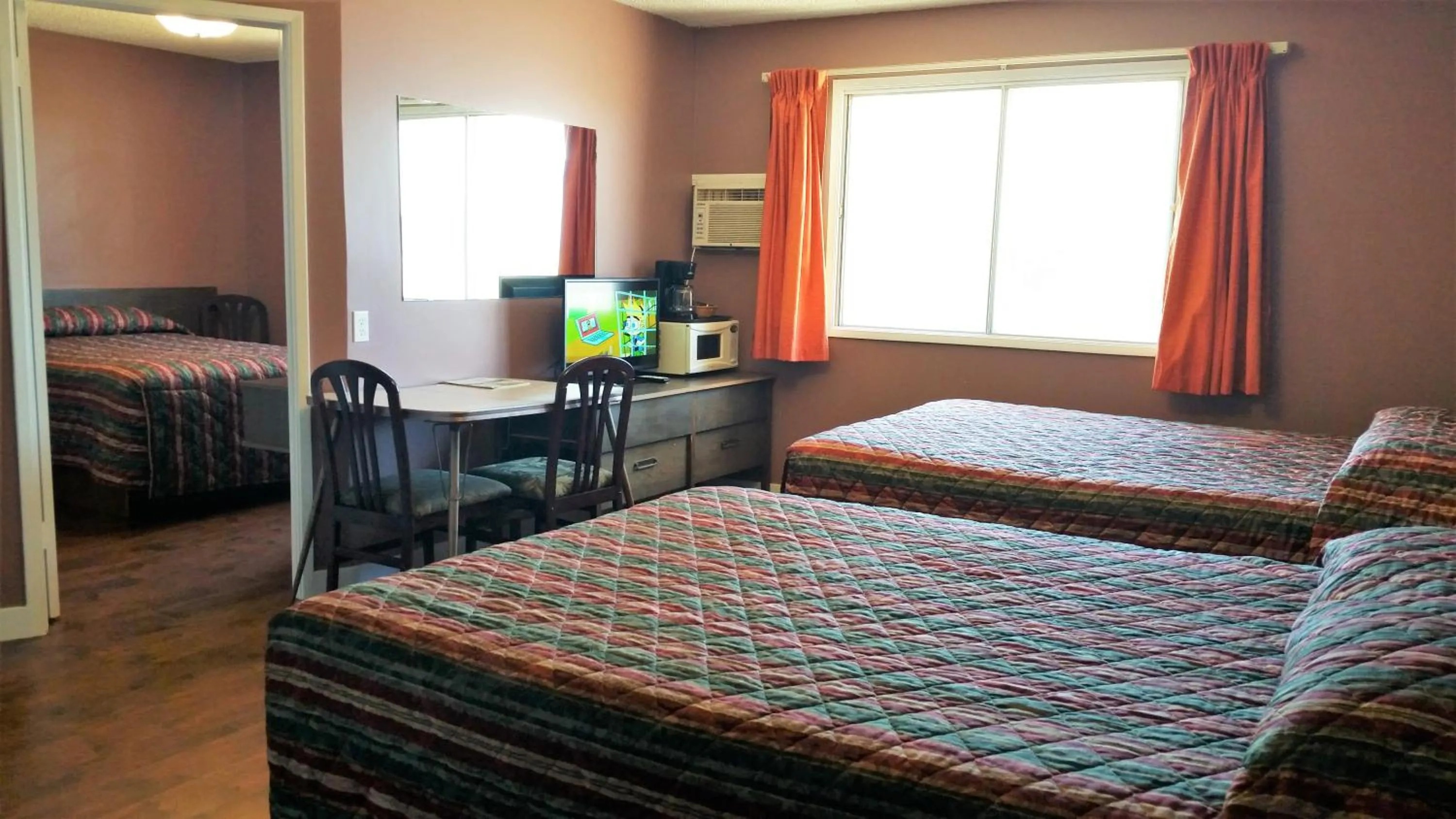 Photo of the whole room, Bed in Viking Lamplighter Motel