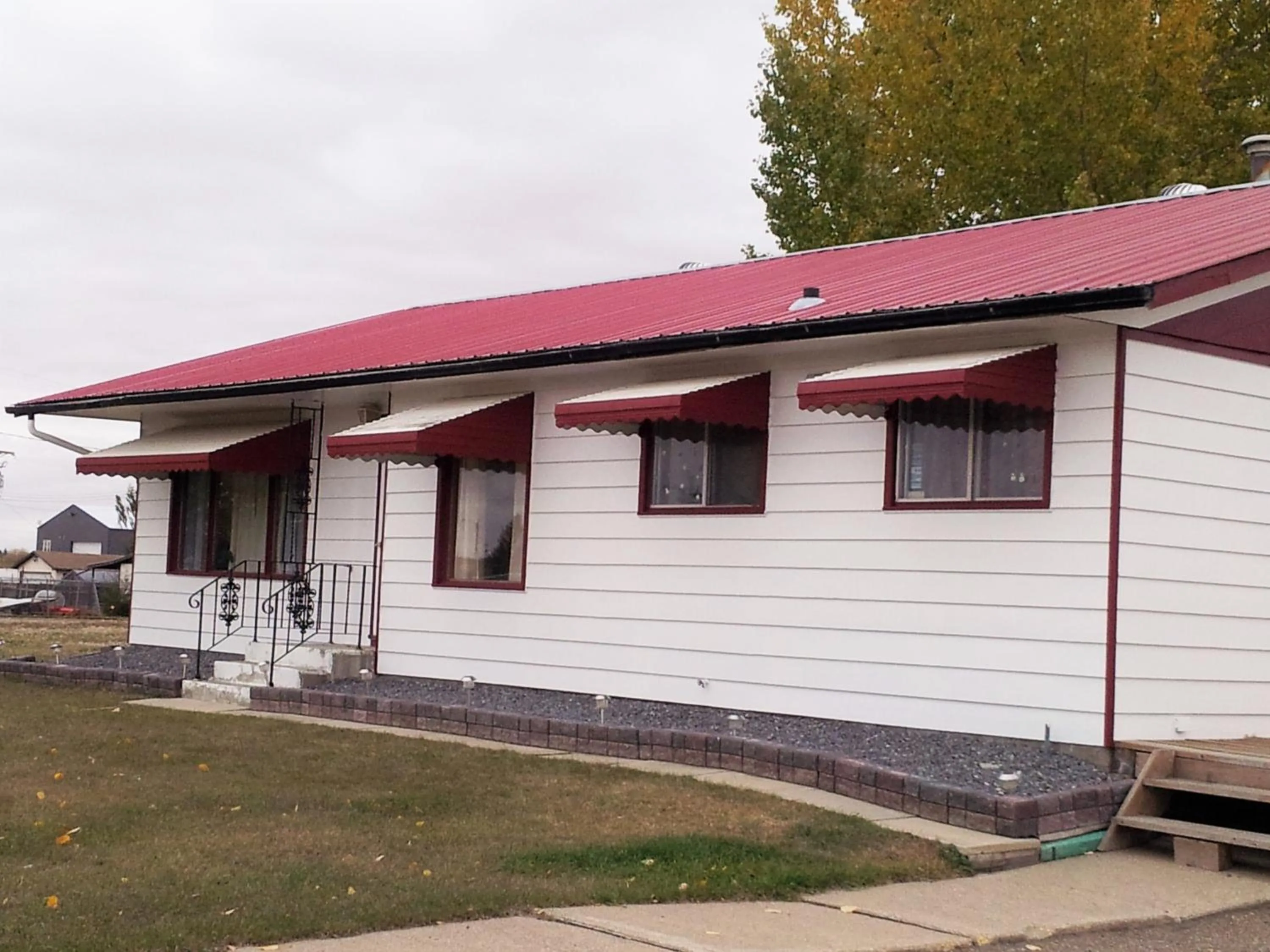 Property building in Viking Lamplighter Motel