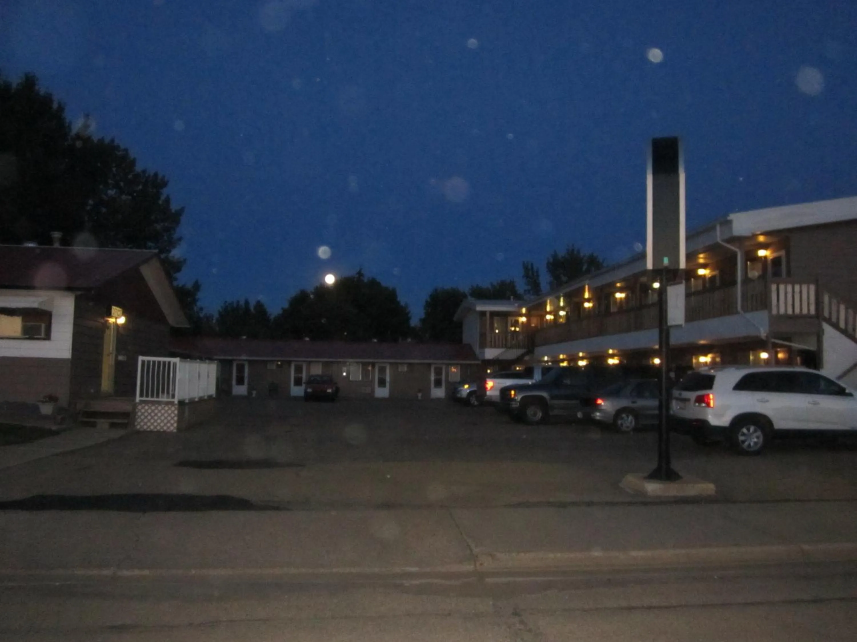 Facade/entrance in Viking Lamplighter Motel