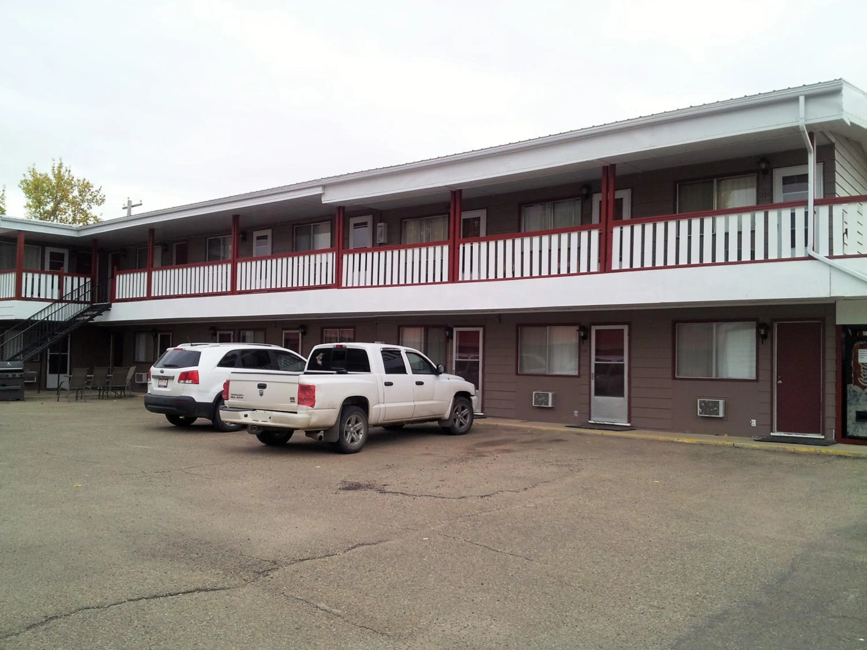Property building in Viking Lamplighter Motel