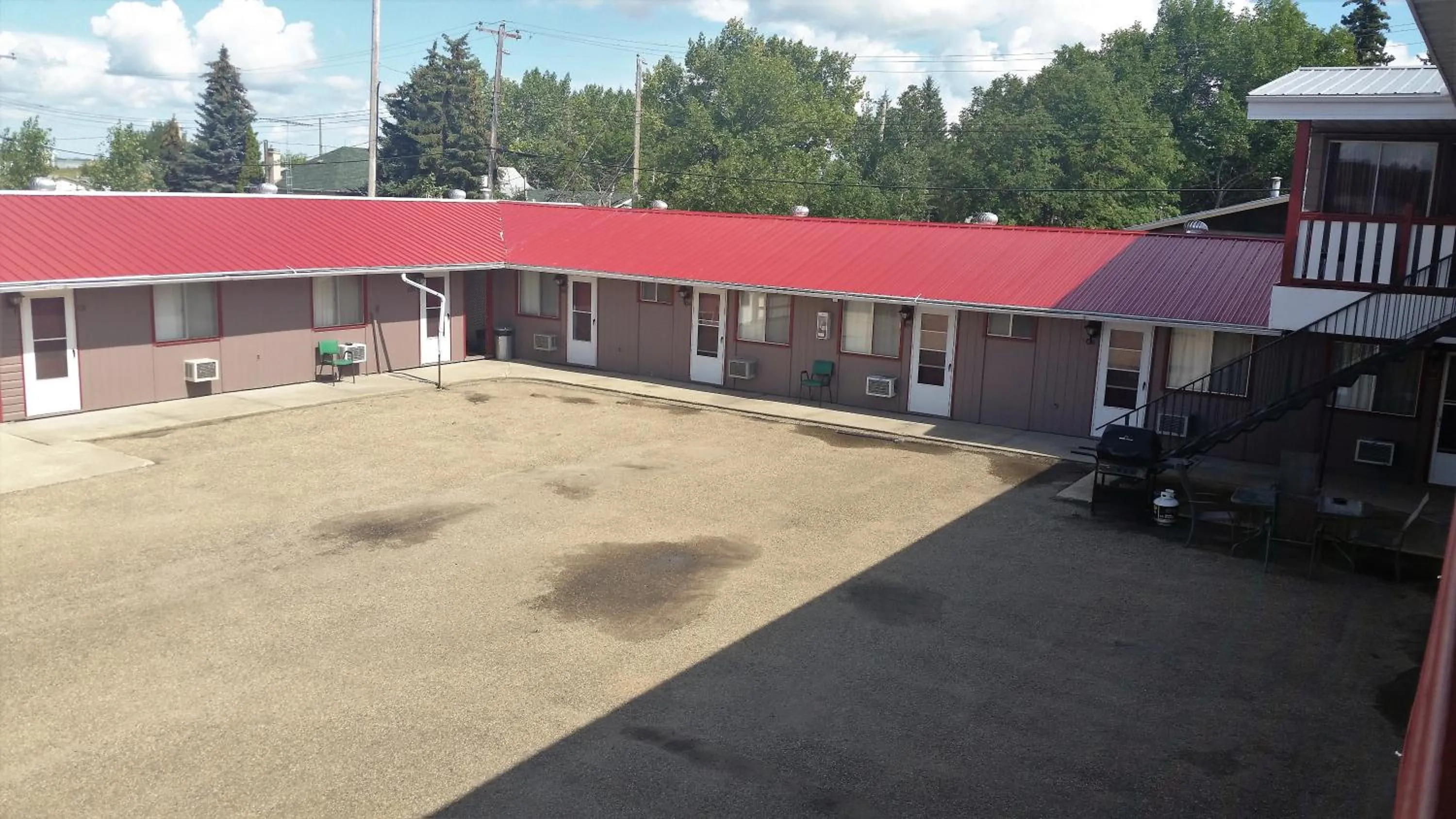 Property building in Viking Lamplighter Motel