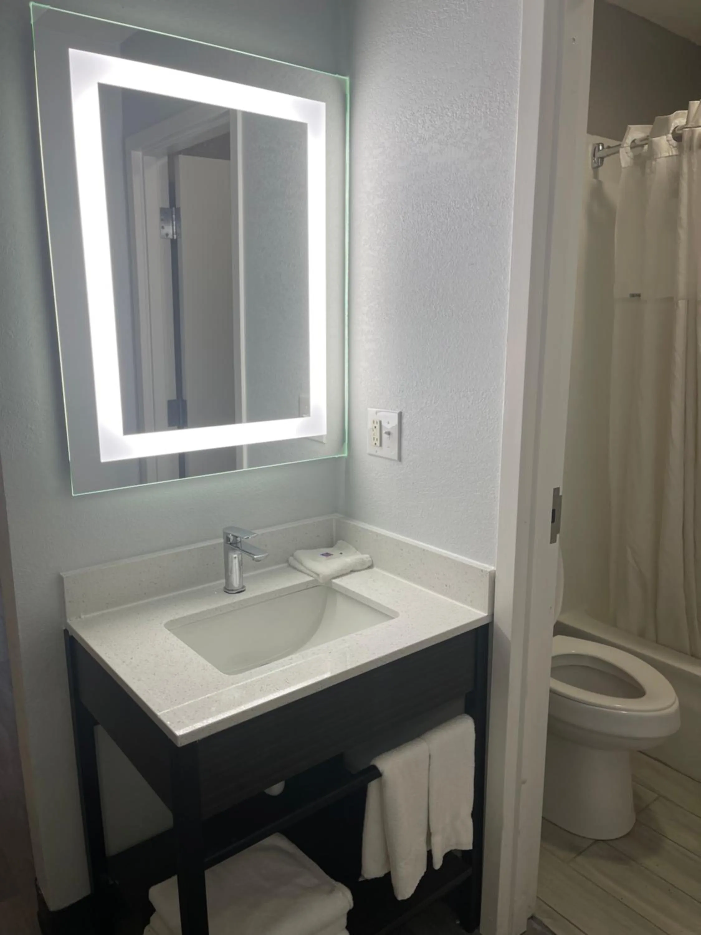 Bathroom in Motel 6-East Ridge, TN