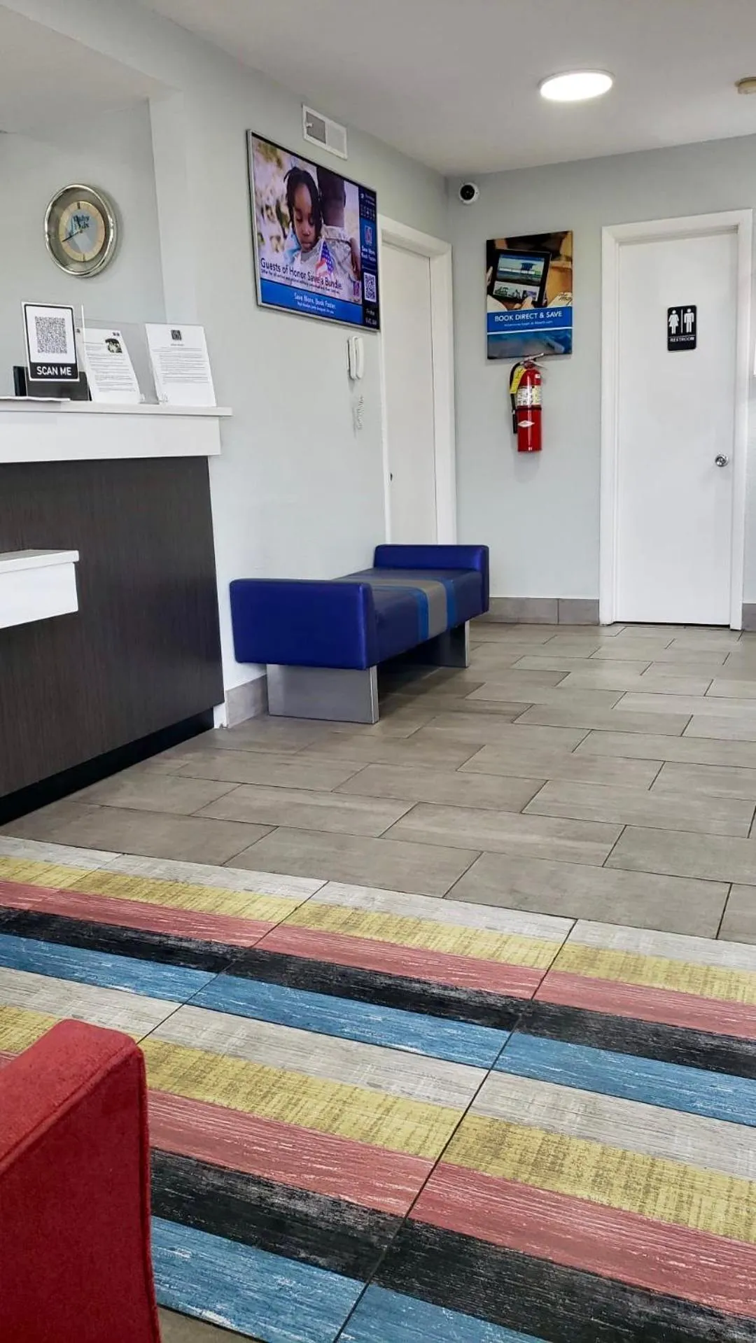 Seating area in Motel 6-East Ridge, TN