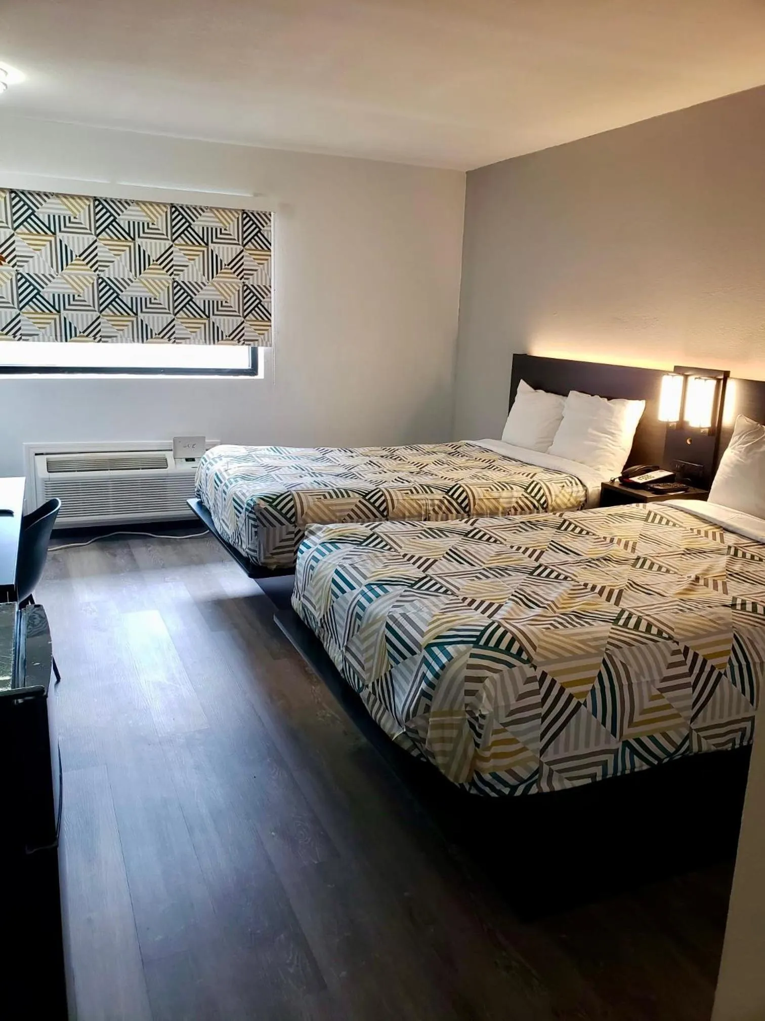 Bedroom, Bed in Motel 6-East Ridge, TN