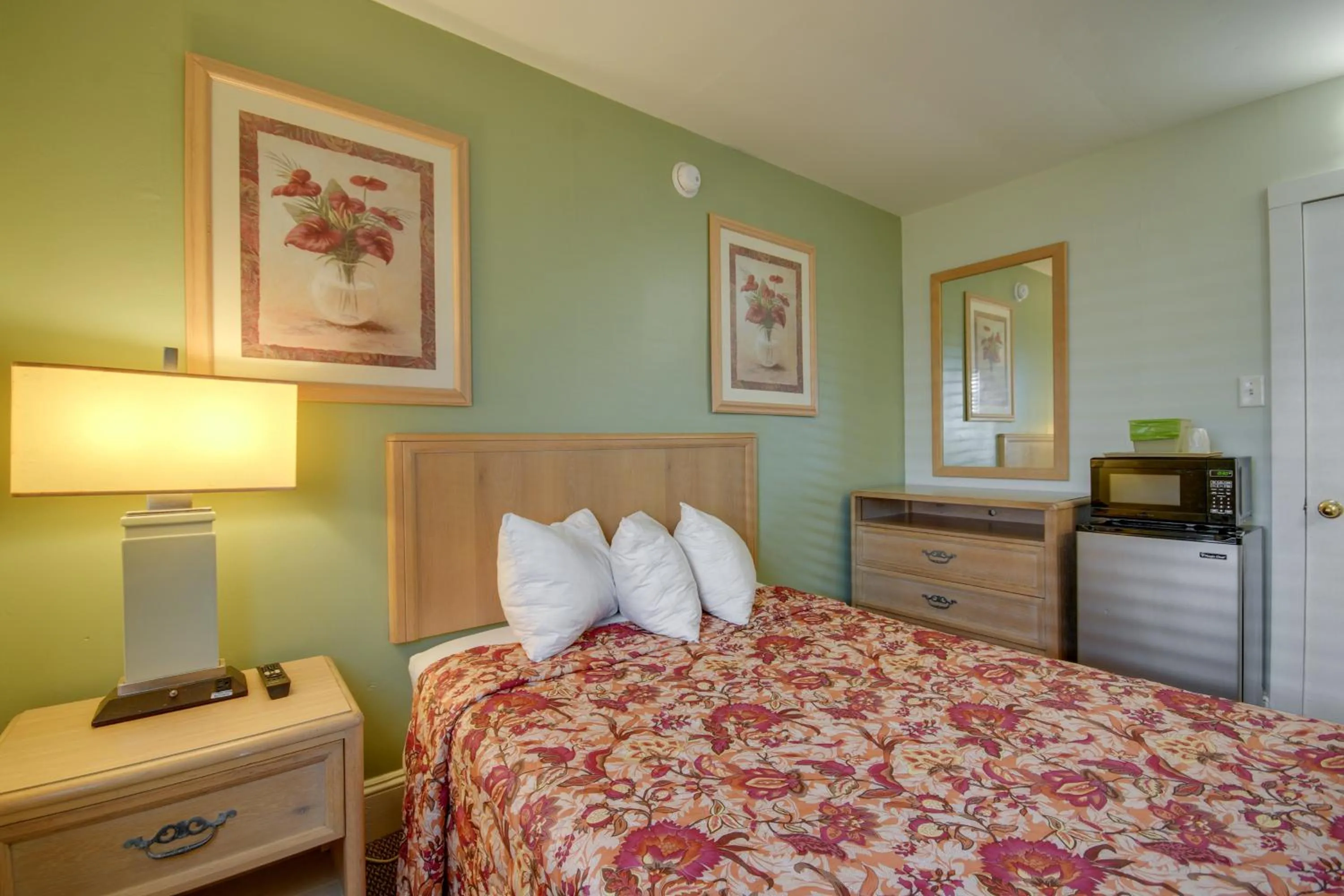 Bed in Ocean Lodge Hotel South