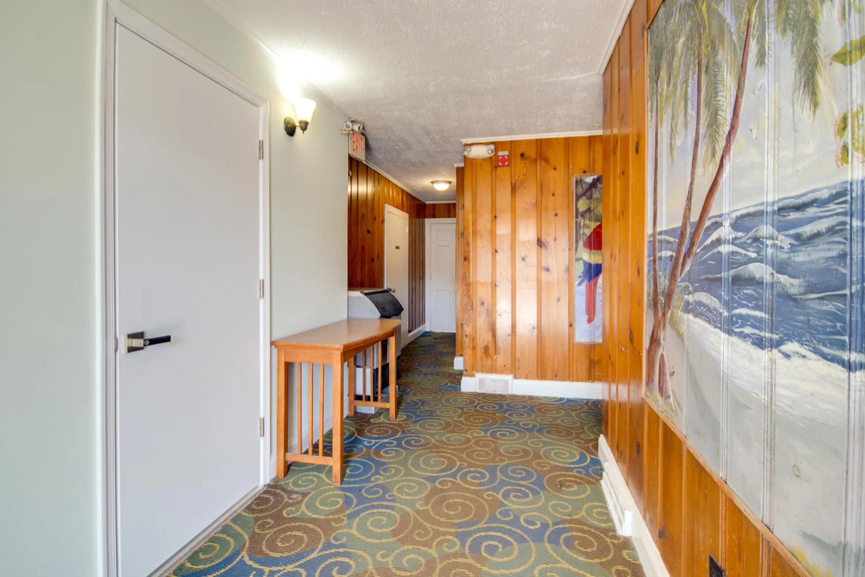 Property building, Bed in Ocean Lodge Hotel South