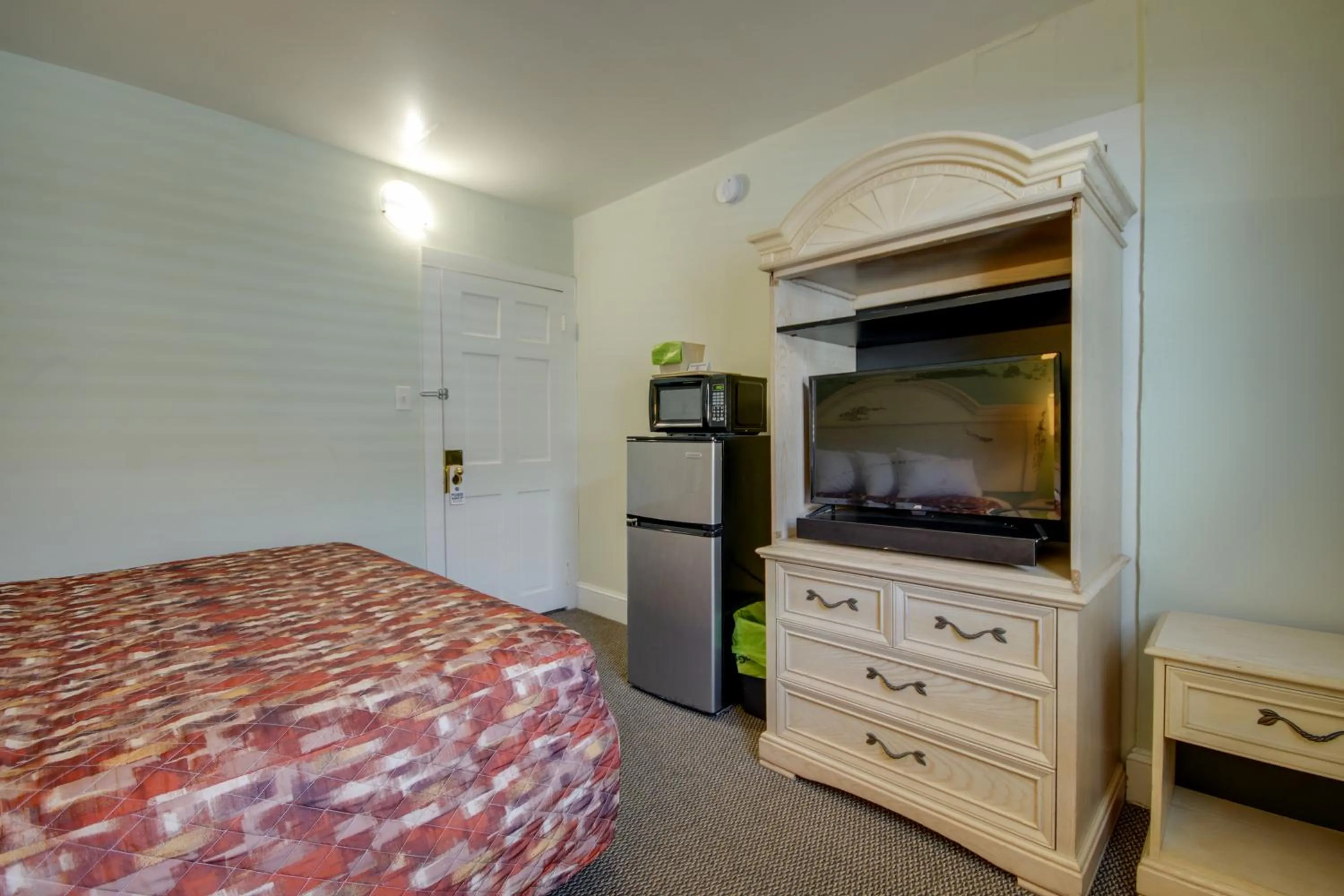 Bed in Ocean Lodge Hotel South