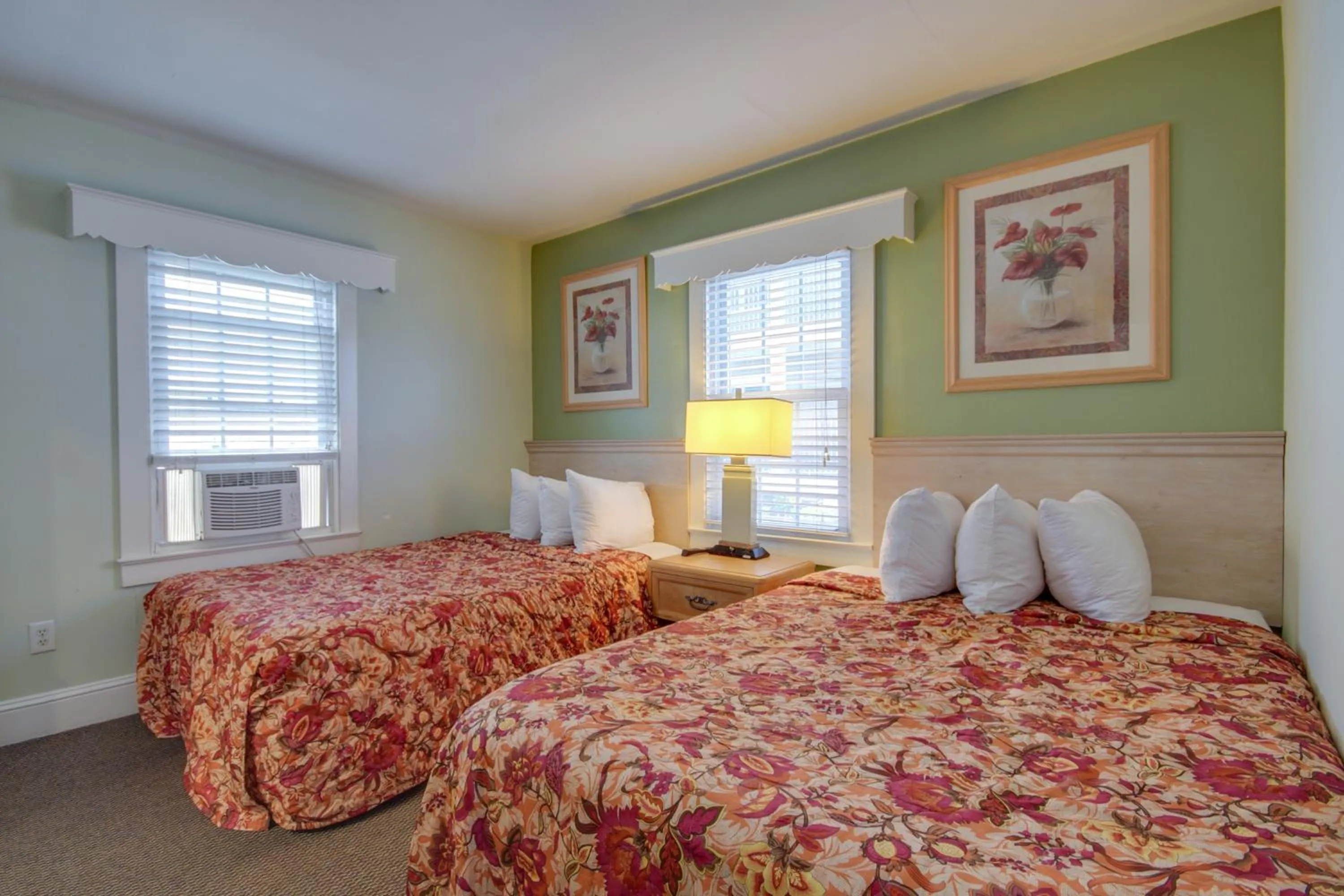 Bed in Ocean Lodge Hotel South