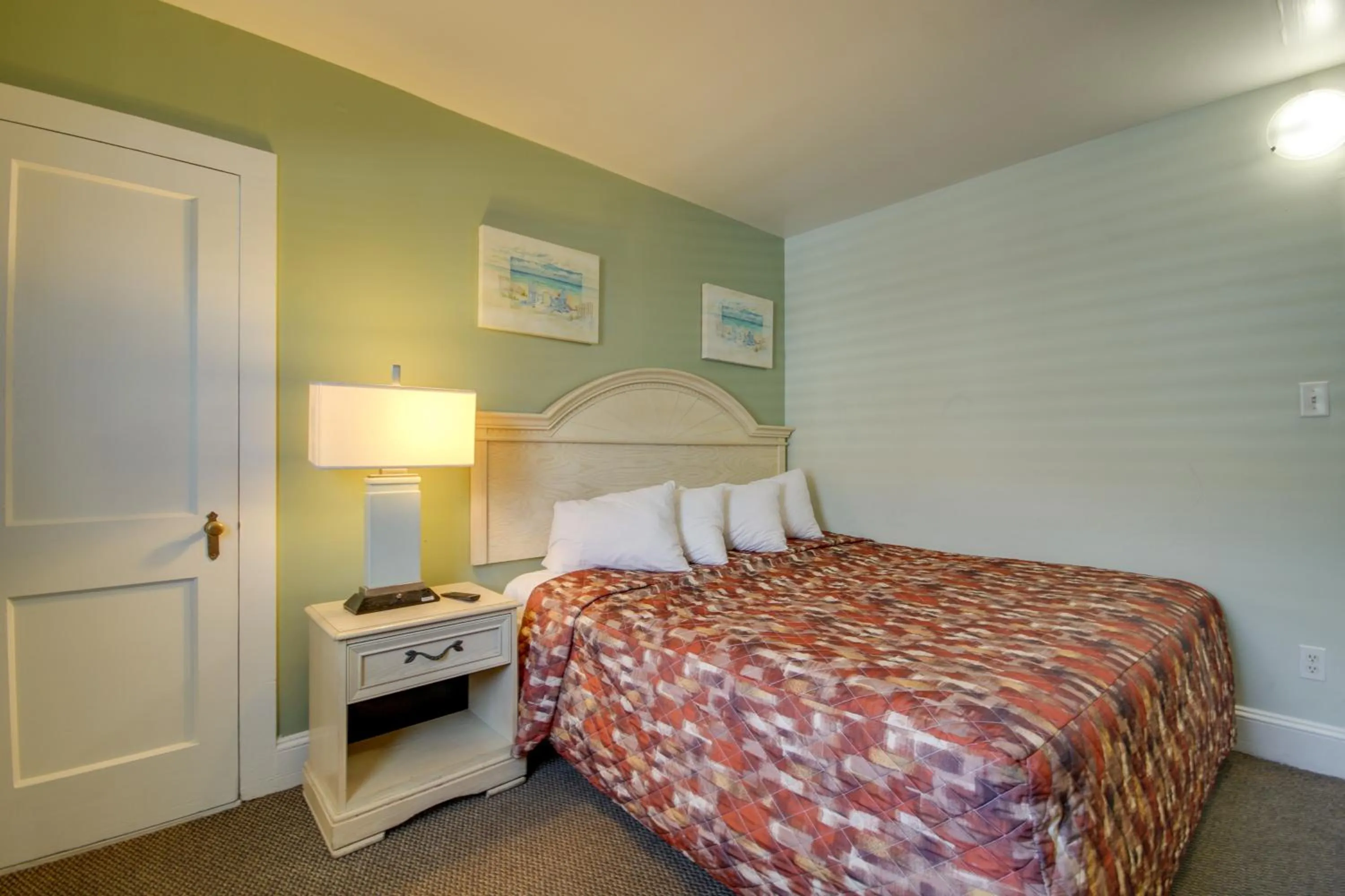 Bed in Ocean Lodge Hotel South