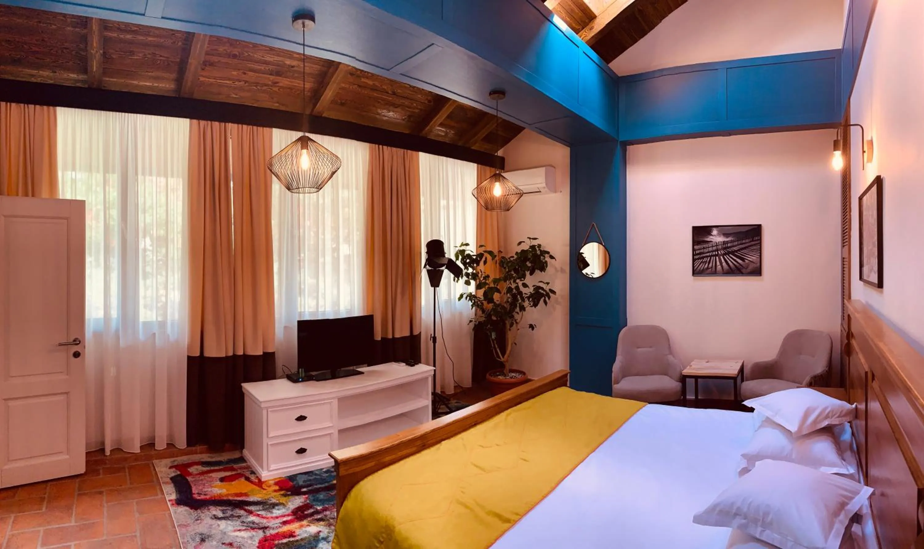 Bed in KABAN BOUTIQUE HOTEL - 5Star Central Villa in Vatra Dornei