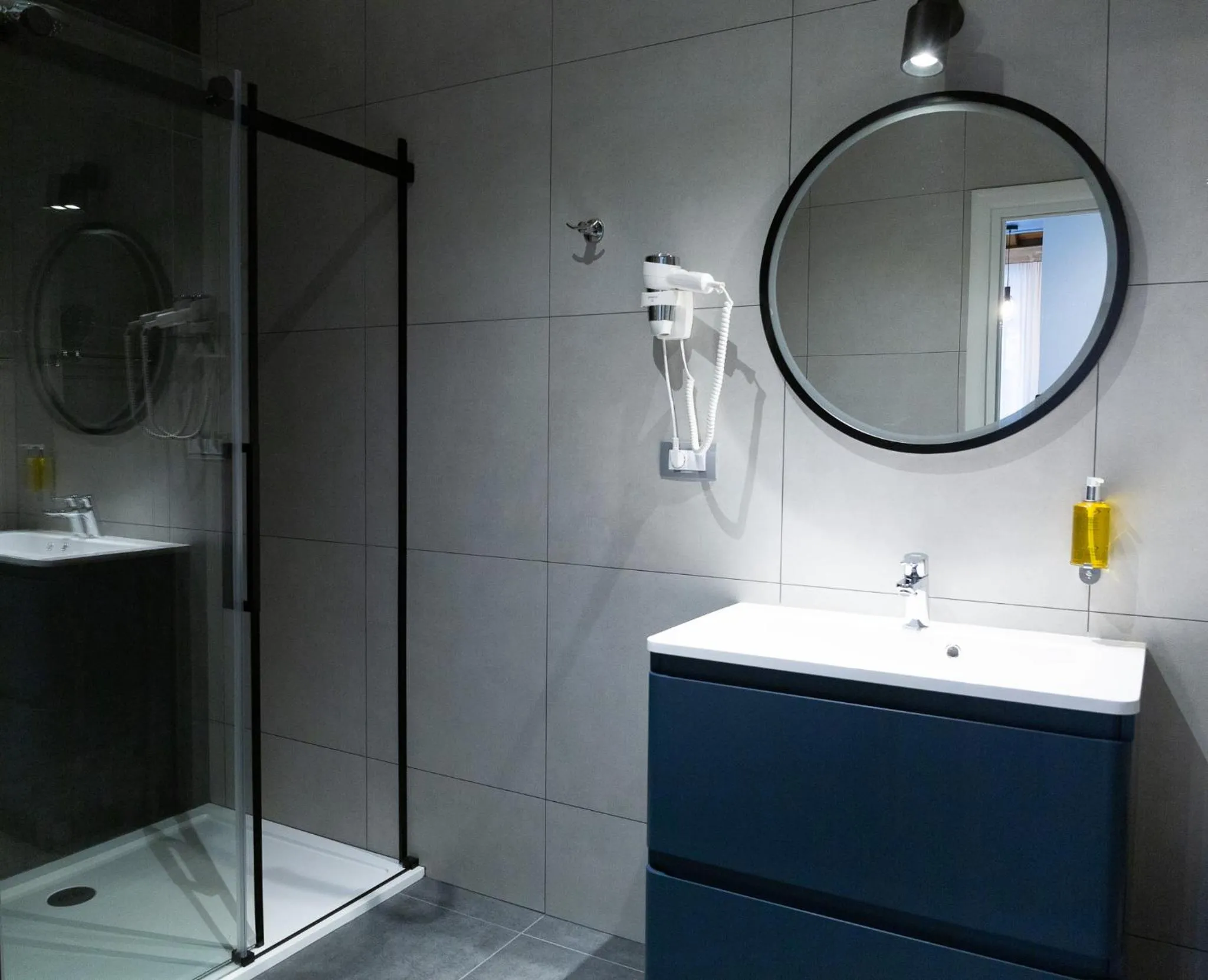 Shower in KABAN BOUTIQUE HOTEL - 5Star Central Villa in Vatra Dornei