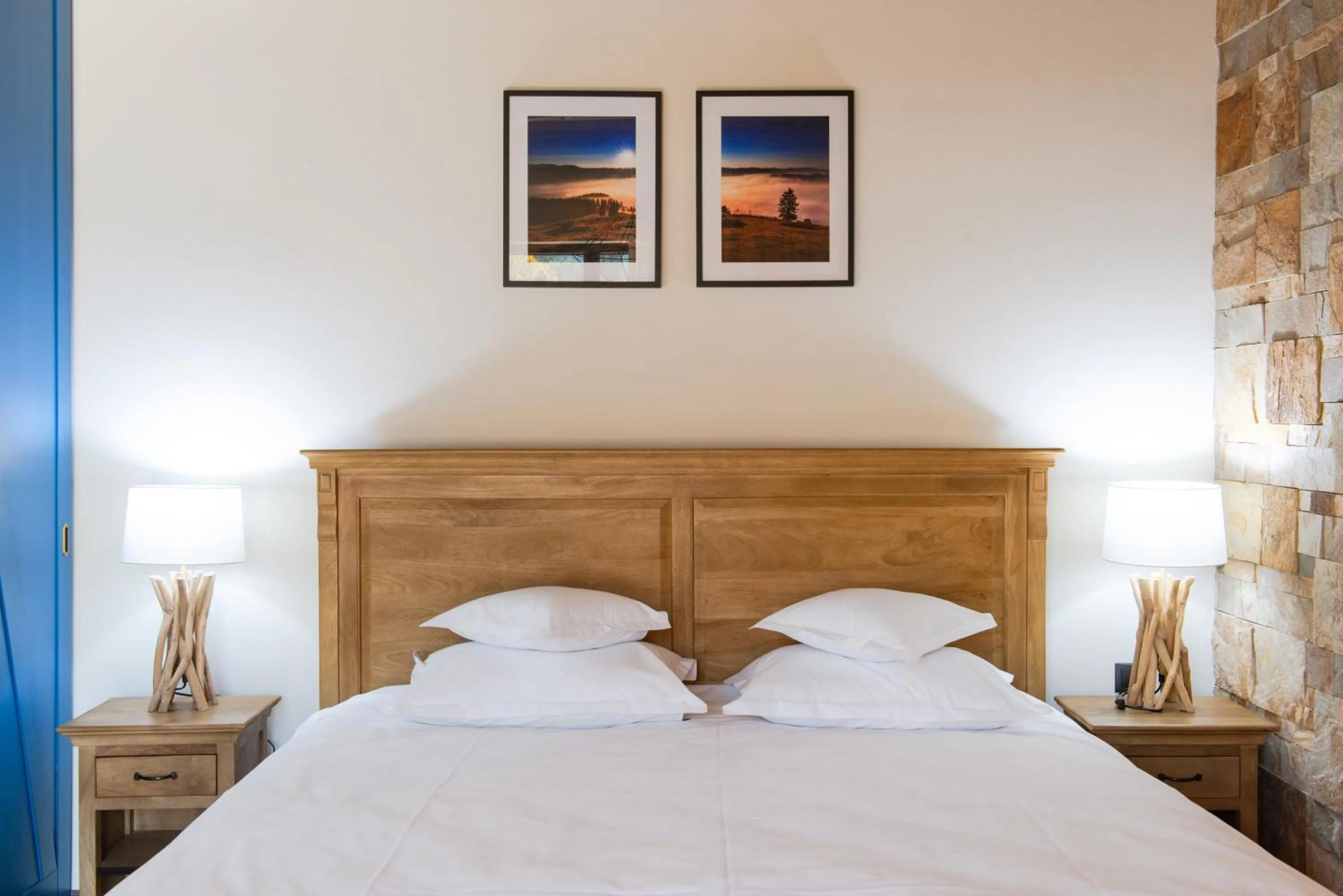 Bed in KABAN BOUTIQUE HOTEL - 5Star Central Villa in Vatra Dornei