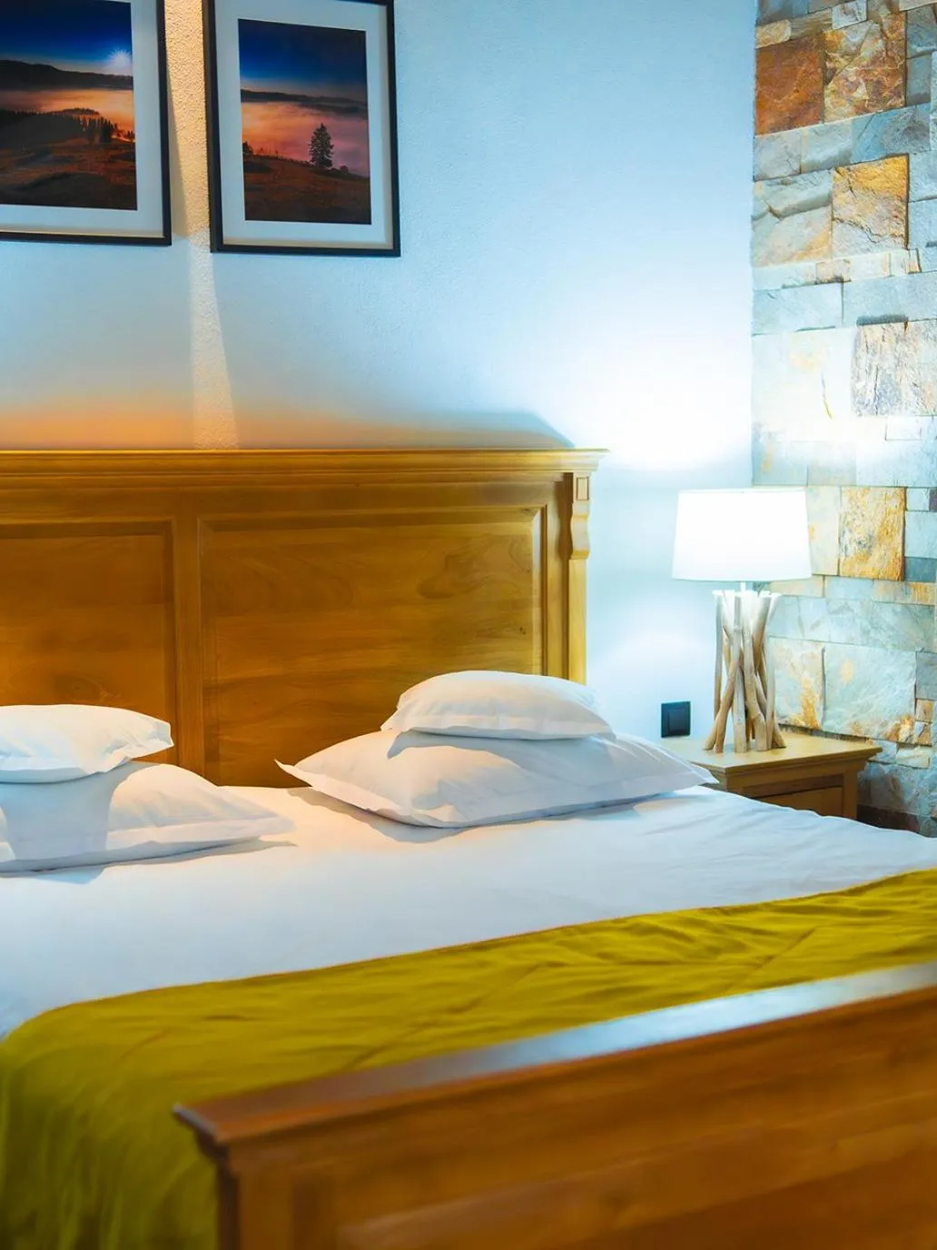 Bed in KABAN BOUTIQUE HOTEL - 5Star Central Villa in Vatra Dornei