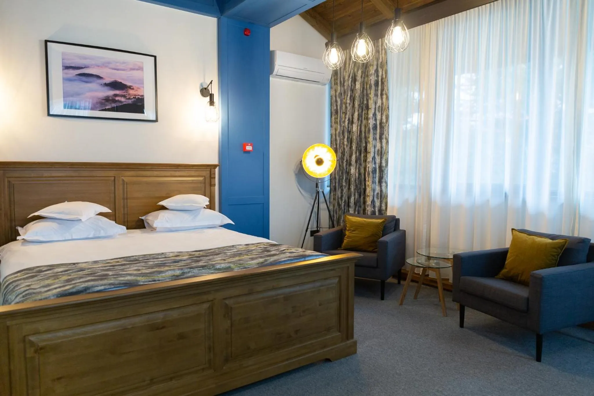 Bed in KABAN BOUTIQUE HOTEL - 5Star Central Villa in Vatra Dornei