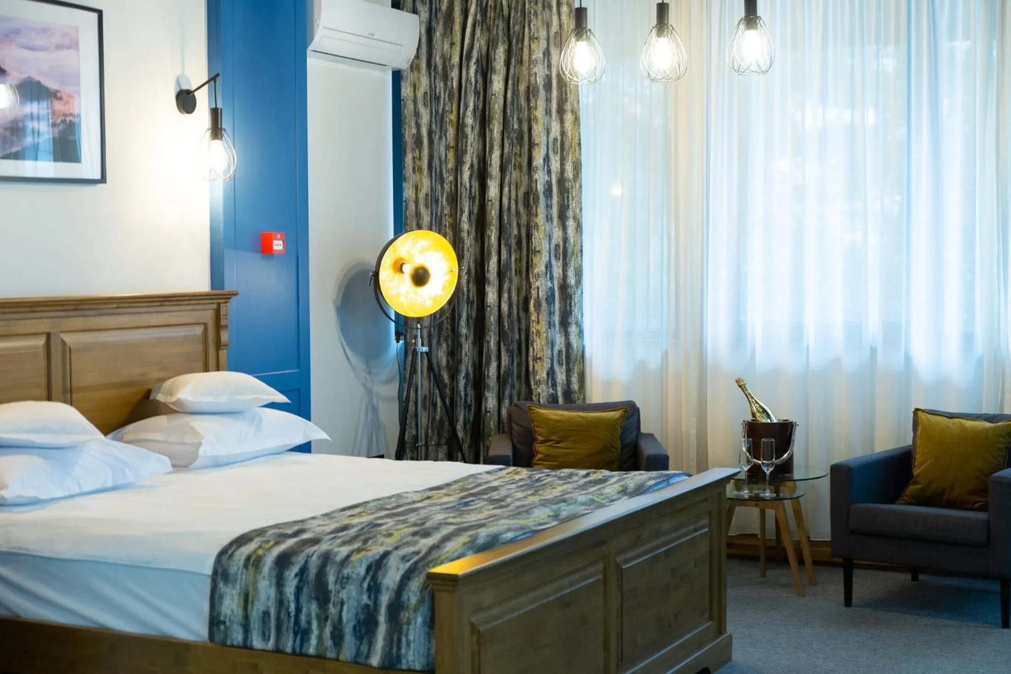 Bed in KABAN BOUTIQUE HOTEL - 5Star Central Villa in Vatra Dornei