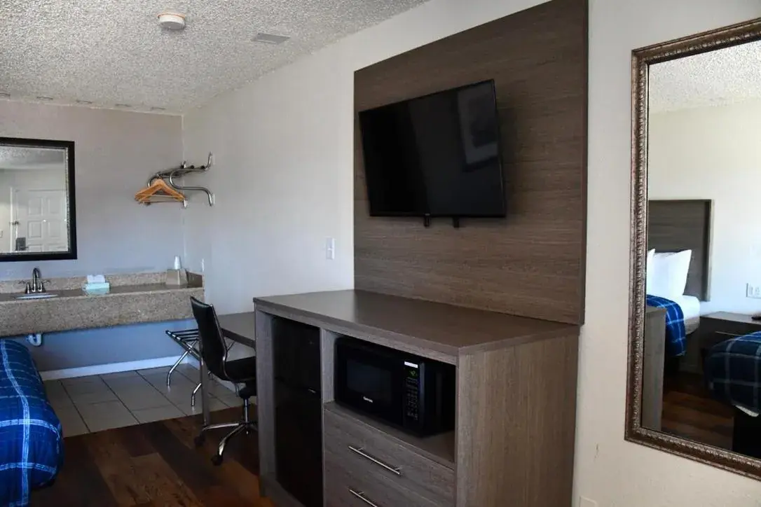 Queen Room with Two Queen Beds in Lockhart Inn Queen Room with Two Queen Beds in Lockhart Inn