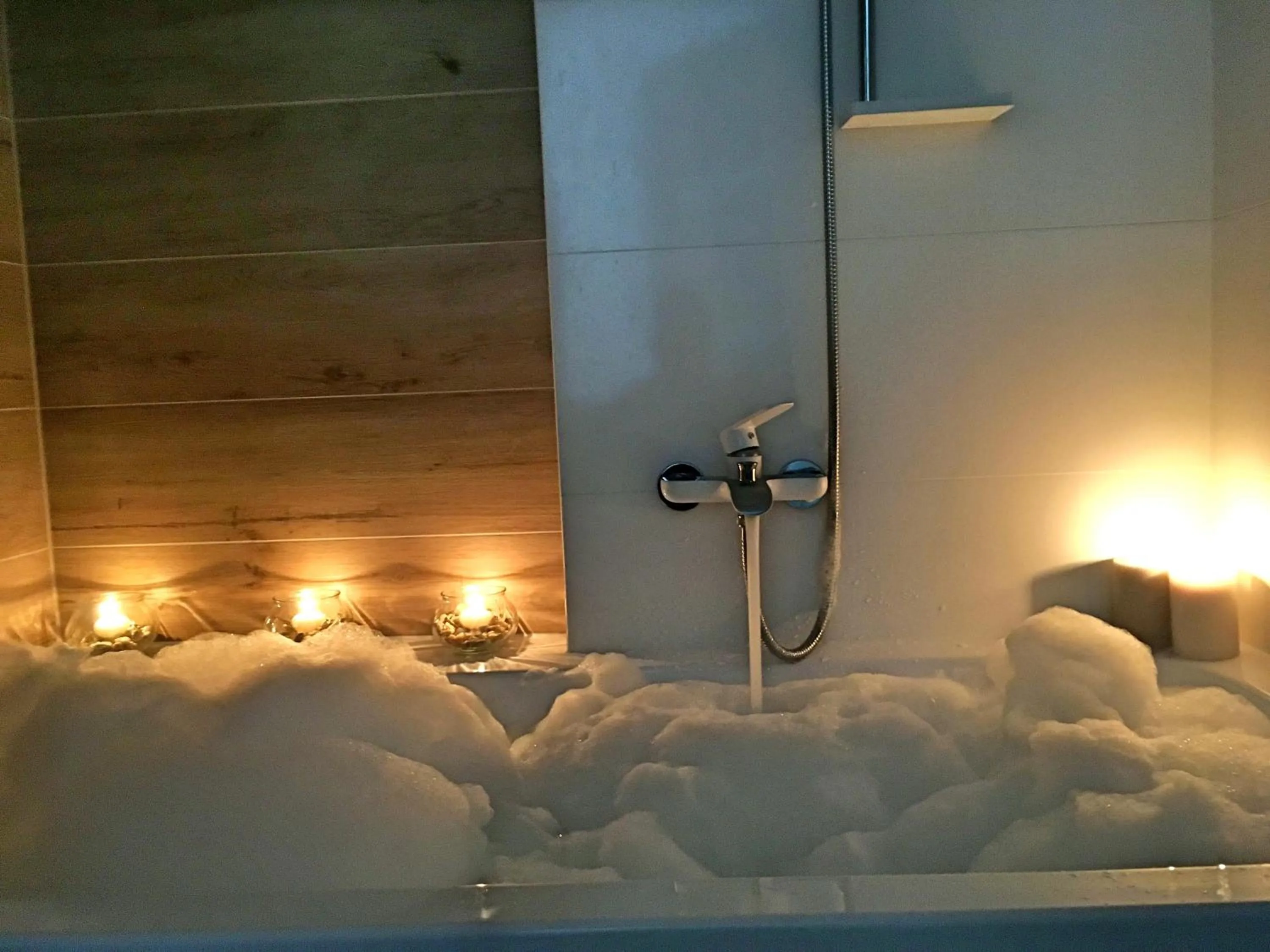 Shower in Old Town Premium Queen`s Apartments