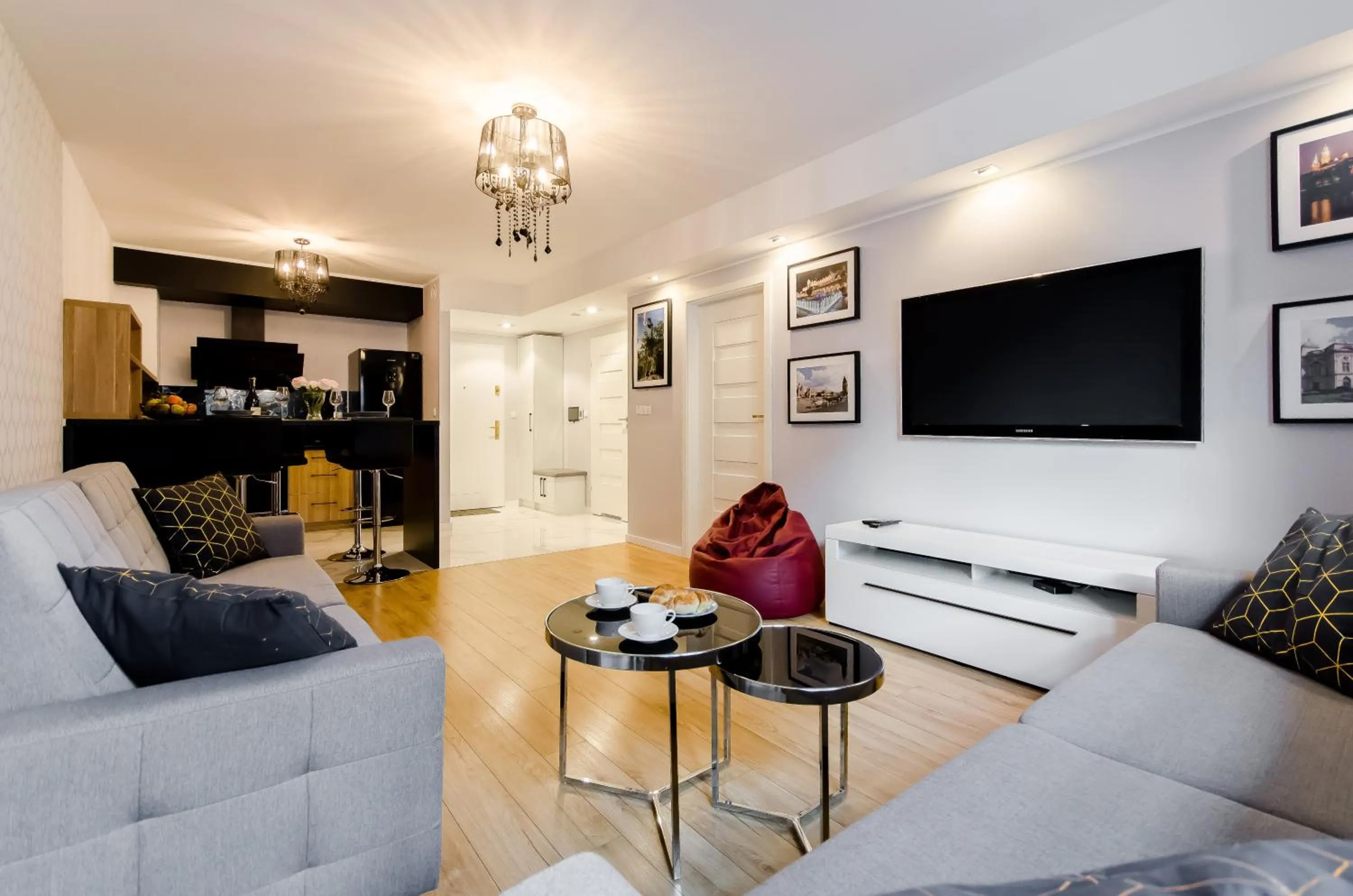 TV and multimedia in Old Town Premium Queen`s Apartments