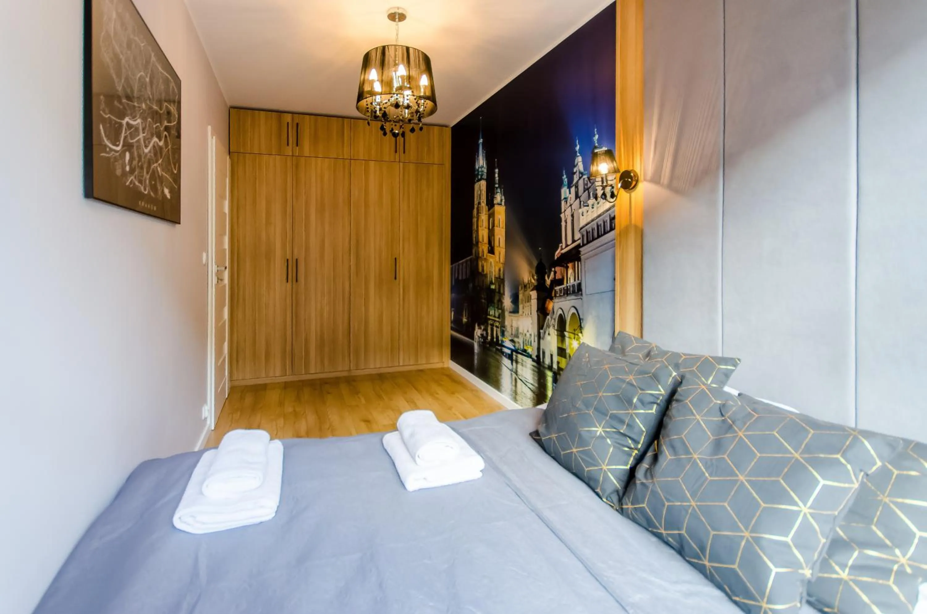 Bed in Old Town Premium Queen`s Apartments